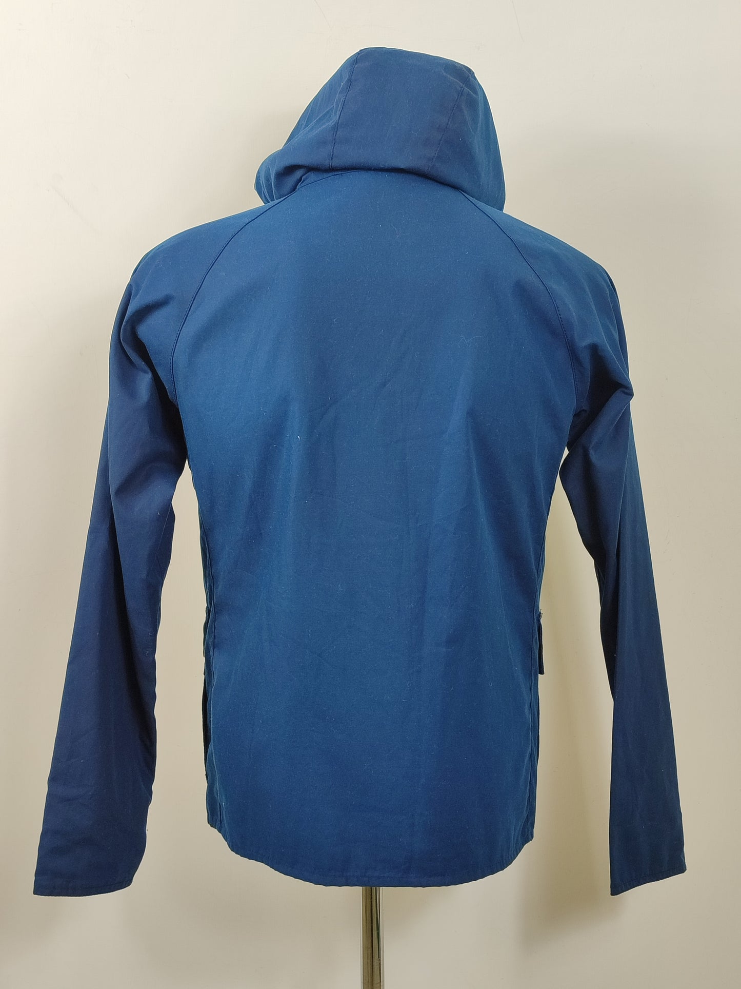 Giacca da uomo Barbour cerata blu corta con cappuccio XSmall-Man Beacon Pass Wax blue jacket