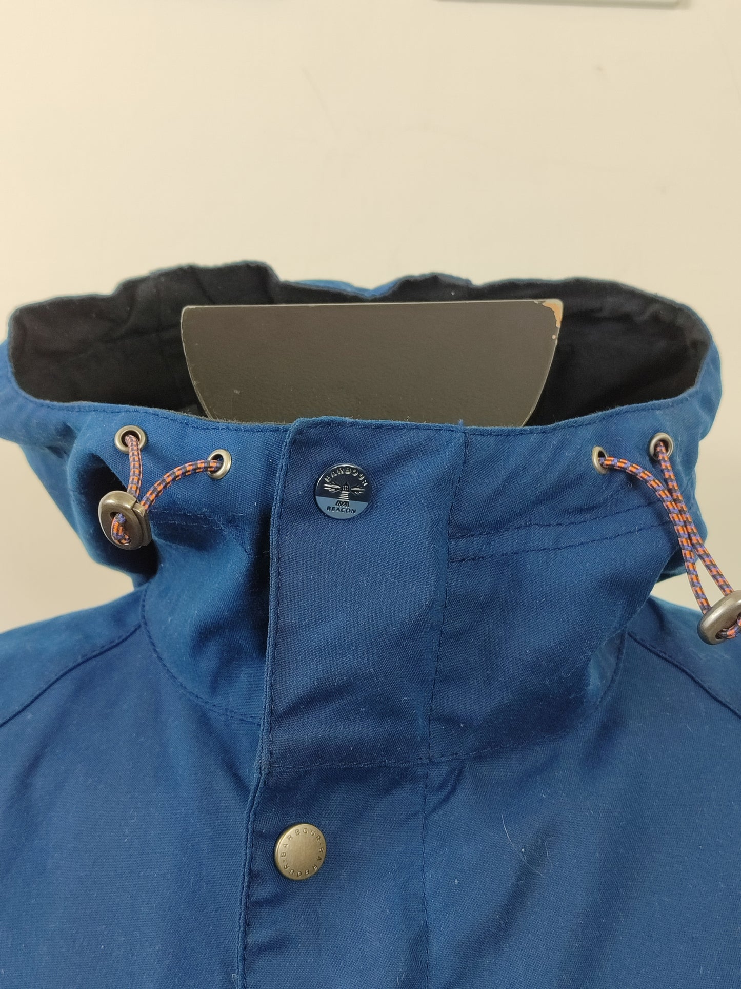 Giacca da uomo Barbour cerata blu corta con cappuccio XSmall-Man Beacon Pass Wax blue jacket