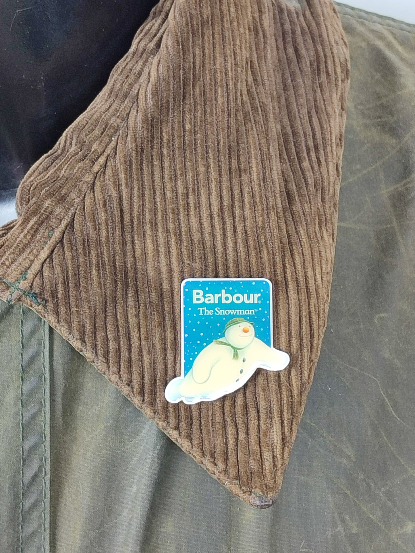 Spilla Barbour Pupazzo di Neve volante - Flying Snowman Pin