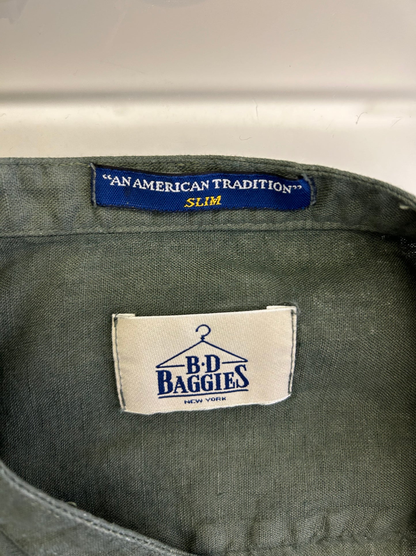 Camicia verde slim fit in lino collo alla coreana modello Dexter by B.D. BAGGIES