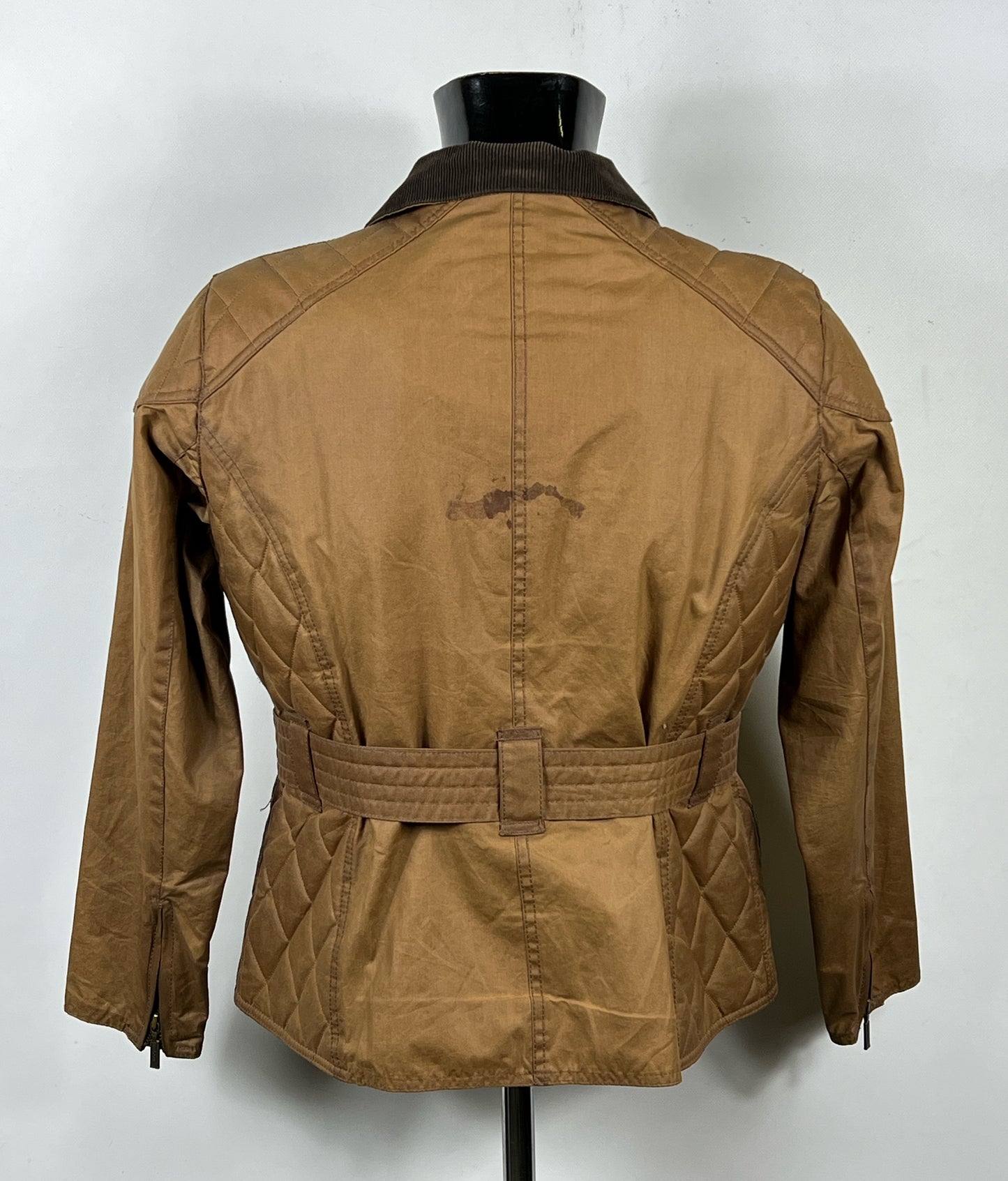Giacca Barbour International corta da donna beige UK14 -Beige wax jacket size UK14 with belt M
