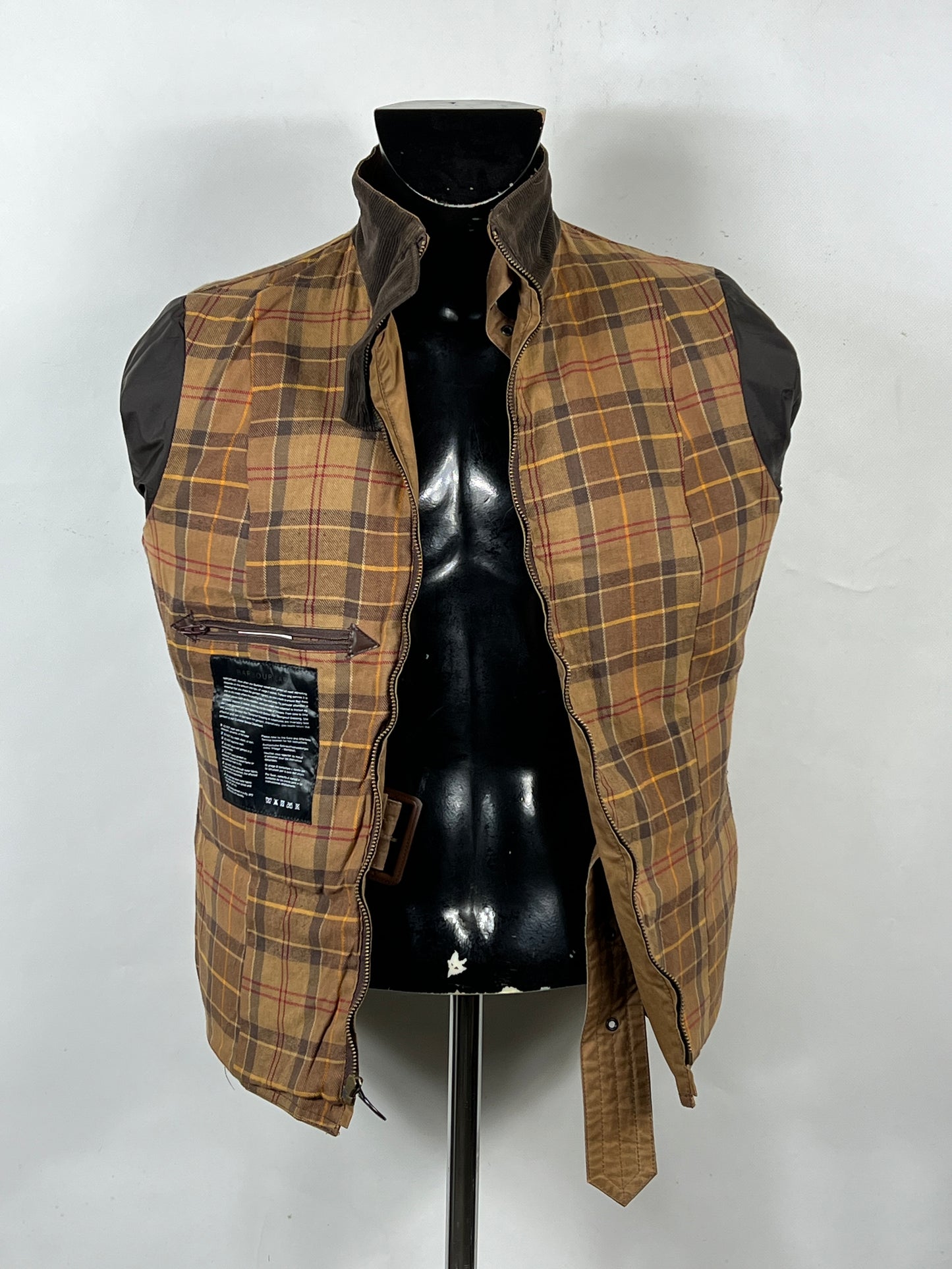 Giacca Barbour International corta da donna beige UK14 -Beige wax jacket size UK14 with belt M