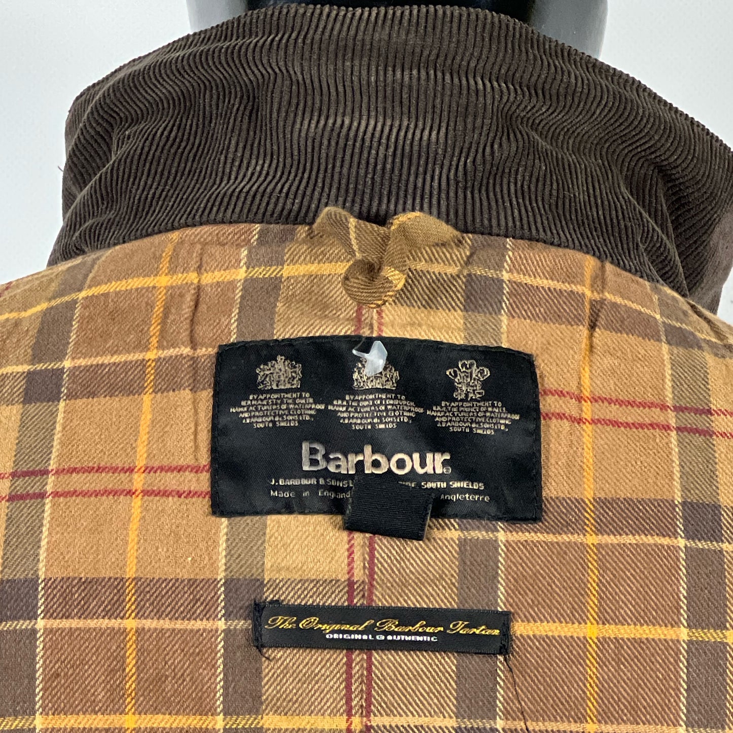 Giacca Barbour International corta da donna beige UK14 -Beige wax jacket size UK14 with belt M