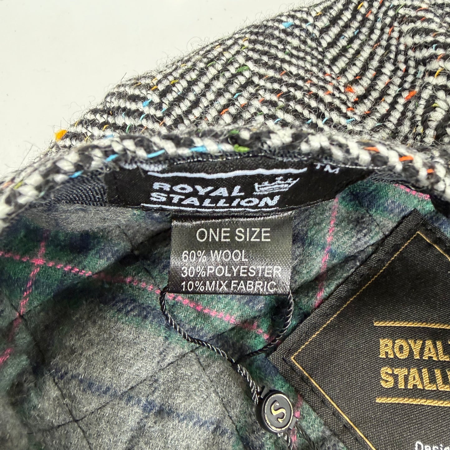 Coppola nuova inglese in lana a spina di pesce bianca e nera a otto spicchi stile Peaky Blinders