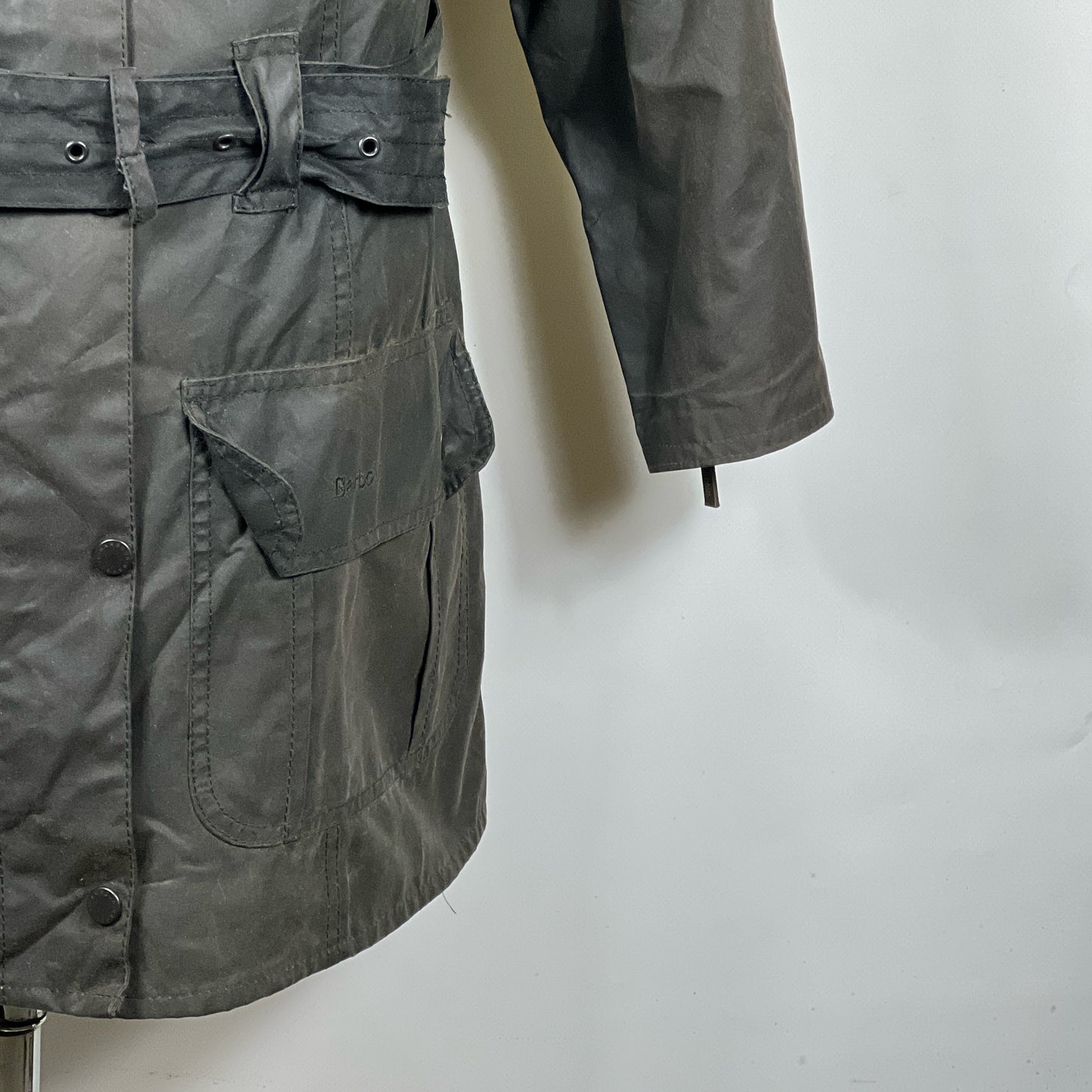 Giacca Barbour con cintura nera utility mac UK14 -Black wax jacket size UK14 with belt M