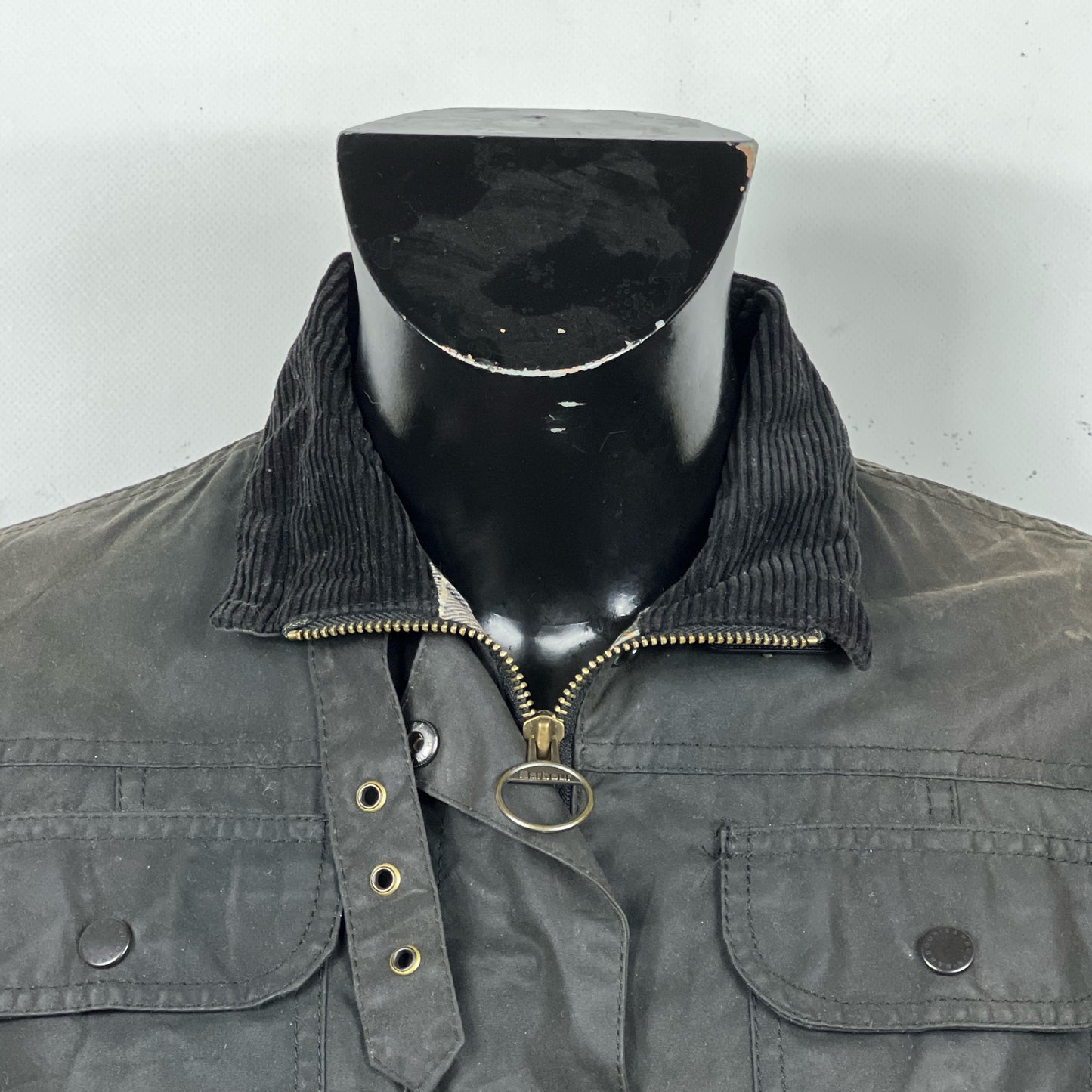 Giacca Barbour con cintura nera utility mac UK14 -Black wax jacket size UK14 with belt M