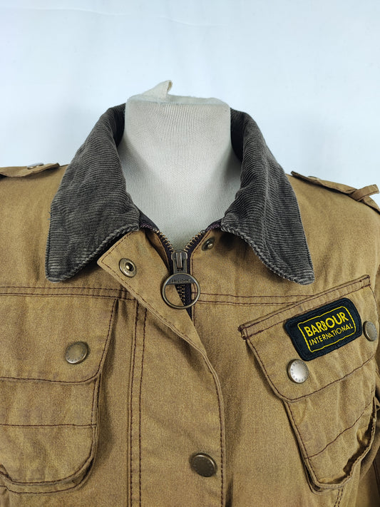 Giacca Barbour International corta da donna beige UK14 -Beige wax lady jacket size UK14