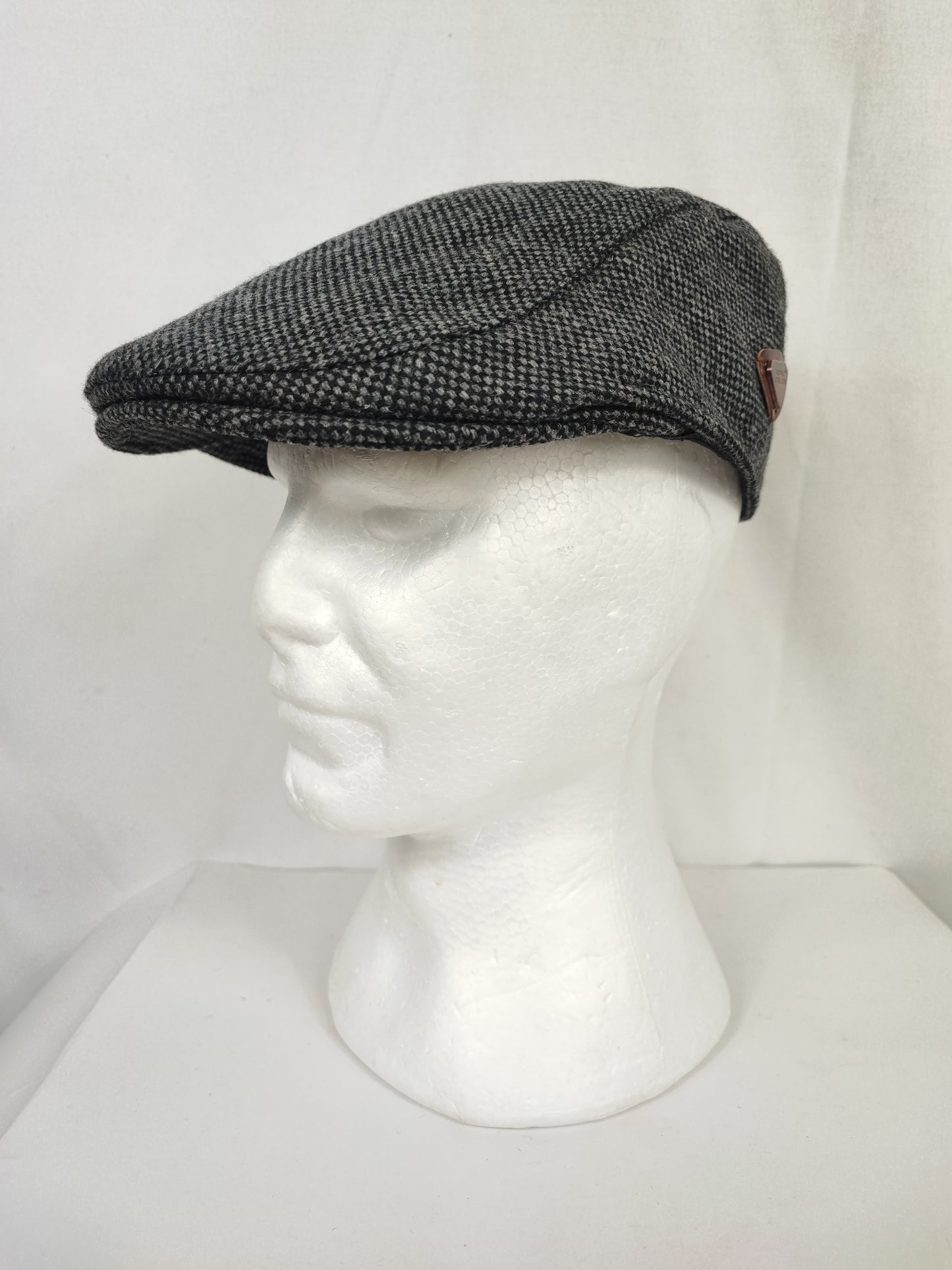 Coppola nuova inglese in lana liscia grigia e nera a quadretti- Wool Grey and black flat cap
