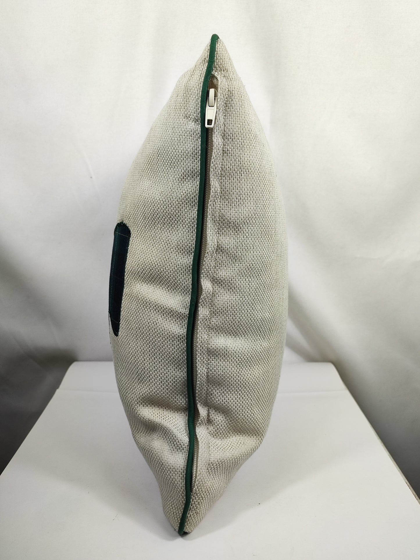 Cuscino quadrato in cotone con alce ricamato in Black Watch