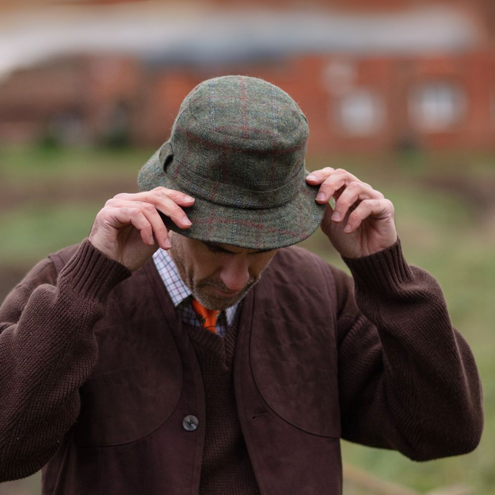 Cappello in lana verde scuro alla pescatora in Tweed - Wool Army Green Tweed Bucket Hat