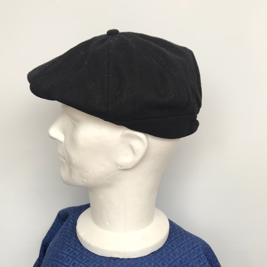 Coppola nera nuova in lana a otto spicchi con bottone piccolo di colore nero - Shop In London