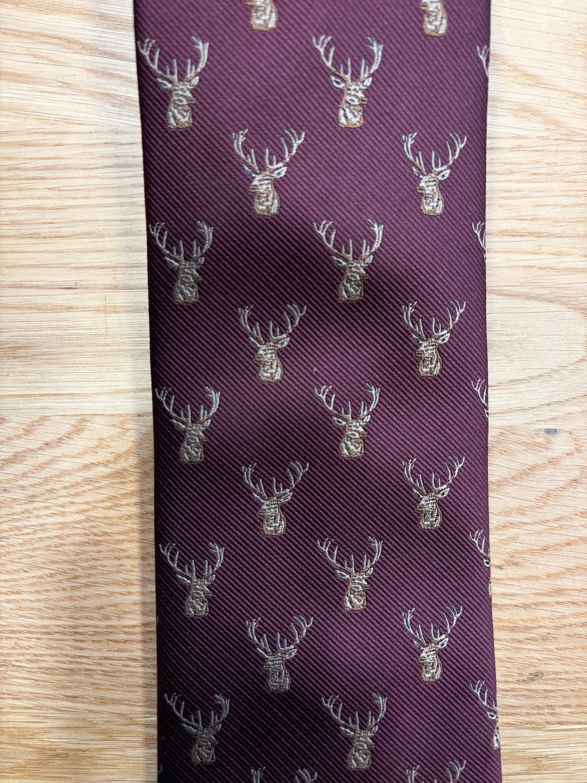 Cravatta inglese bordeaux con cervo - English Bordeaux Head Stag Tie