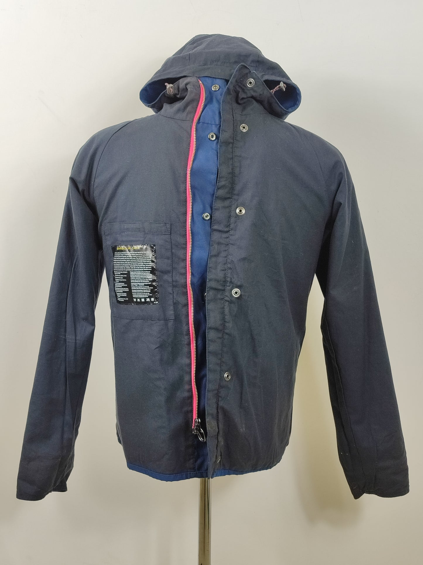 Giacca da uomo Barbour cerata blu corta con cappuccio XSmall-Man Beacon Pass Wax blue jacket
