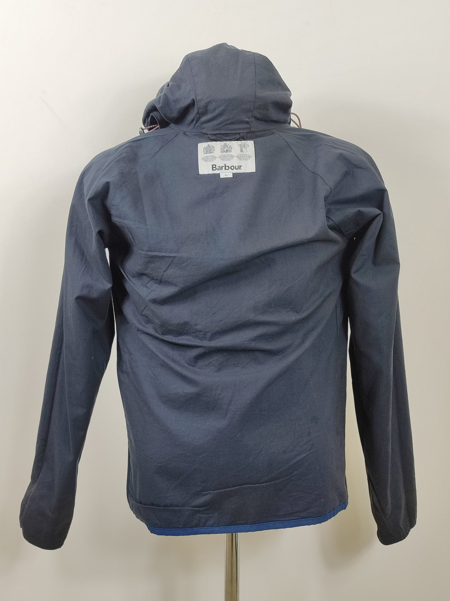 Giacca da uomo Barbour cerata blu corta con cappuccio XSmall-Man Beacon Pass Wax blue jacket