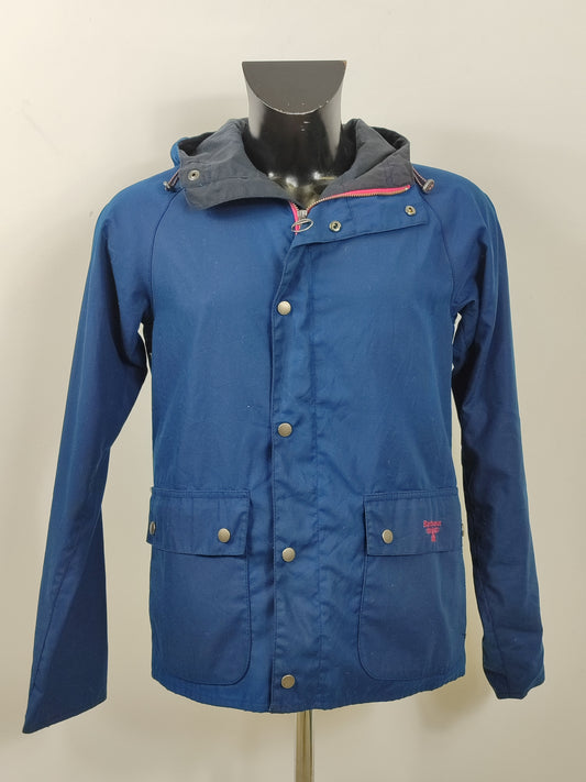 Giacca da uomo Barbour cerata blu corta con cappuccio XSmall-Man Beacon Pass Wax blue jacket