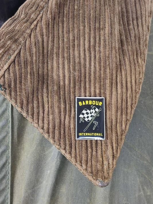 Spilla Vintage Barbour International nera con bandiere- Black Barbour International Pin