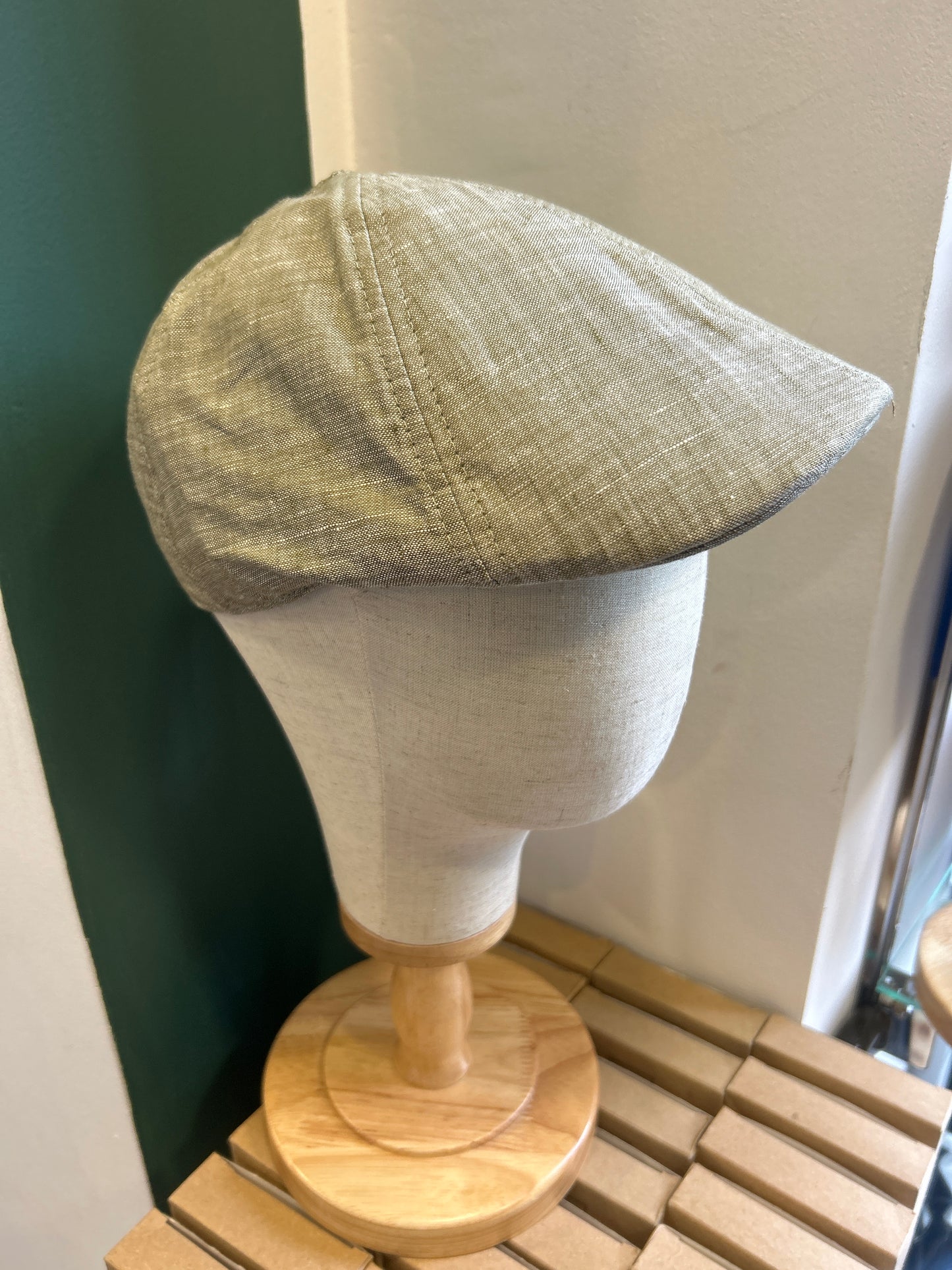 Coppola nuova inglese in lino verde chiaro - New English Duckbill in linen Light Green Color - Shop In London