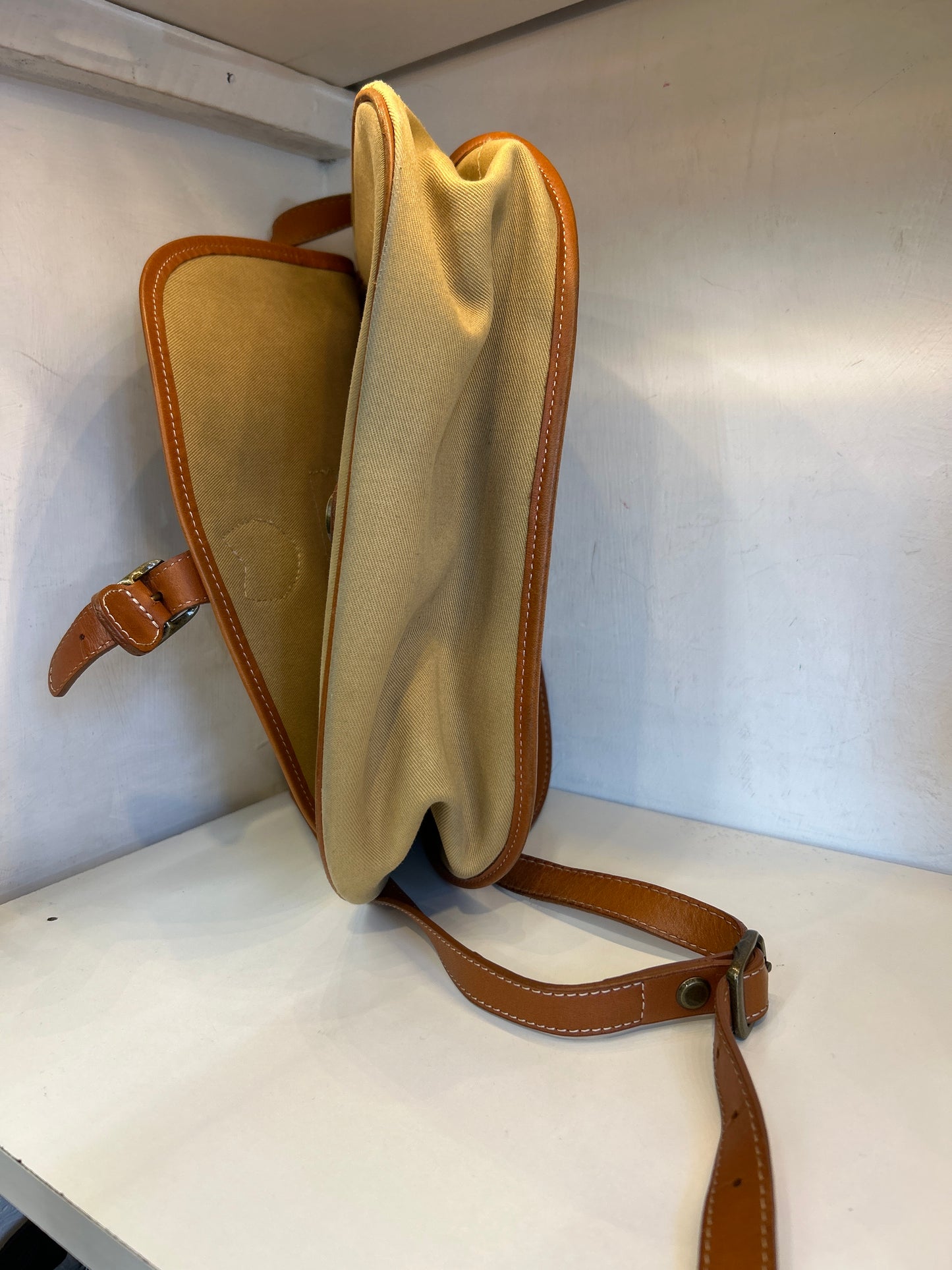 Borsa Barbour a tracolla beige con inserti in pelle