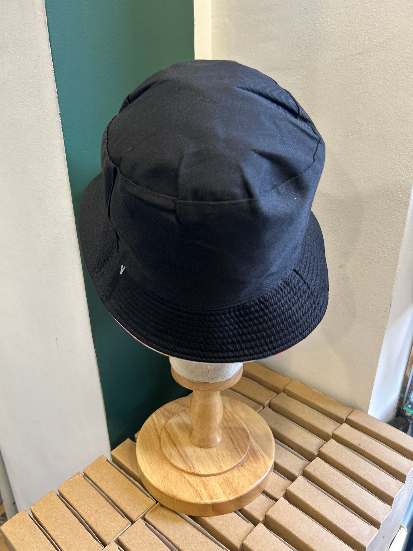 Cappello alla pescatora inglese in cotone bianco a fantasia reversibile - Shop In London