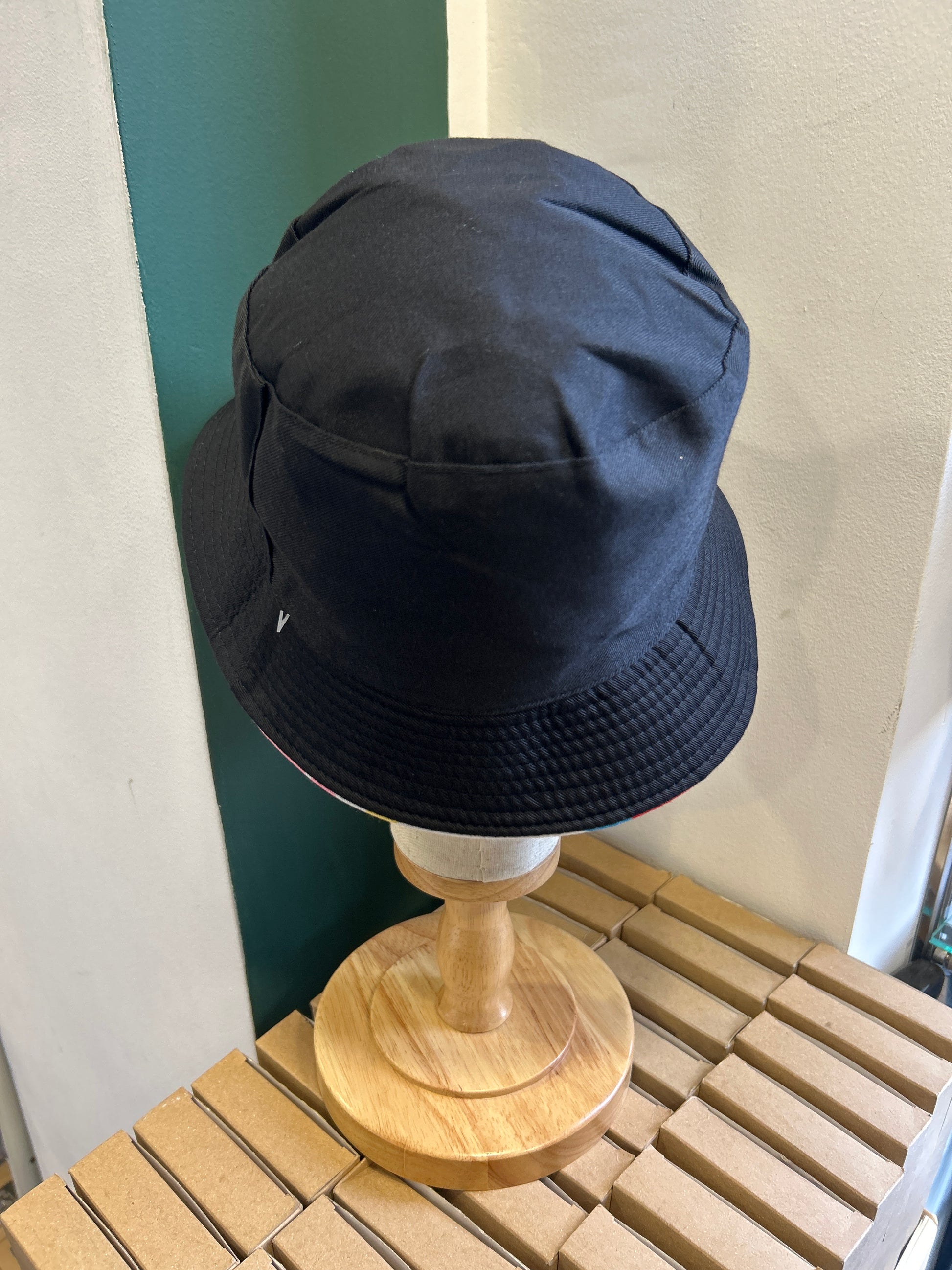 Cappello alla pescatora inglese in cotone bianco a fantasia reversibile - Shop In London