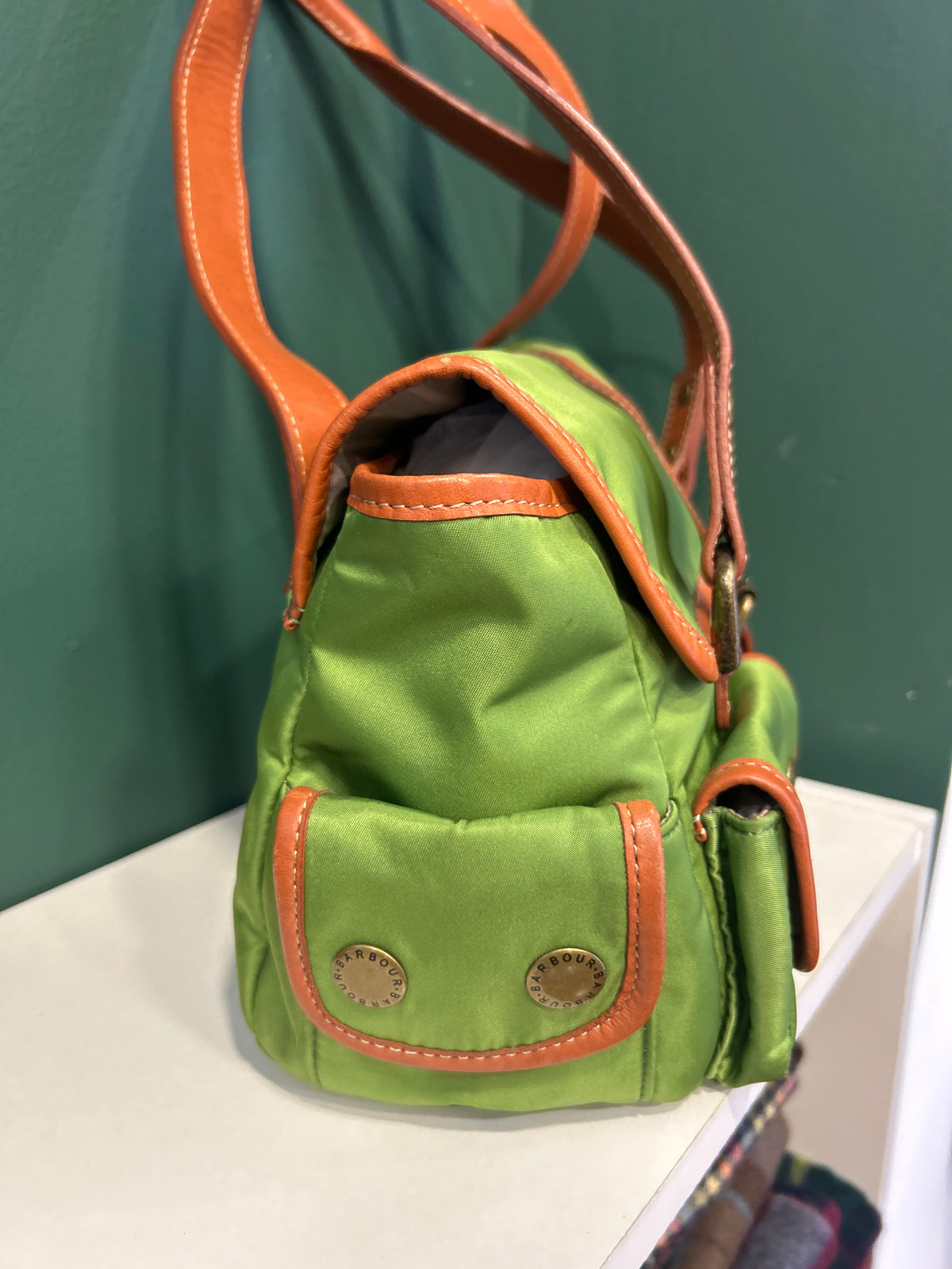 Borsa Barbour verde con inserti in pelle