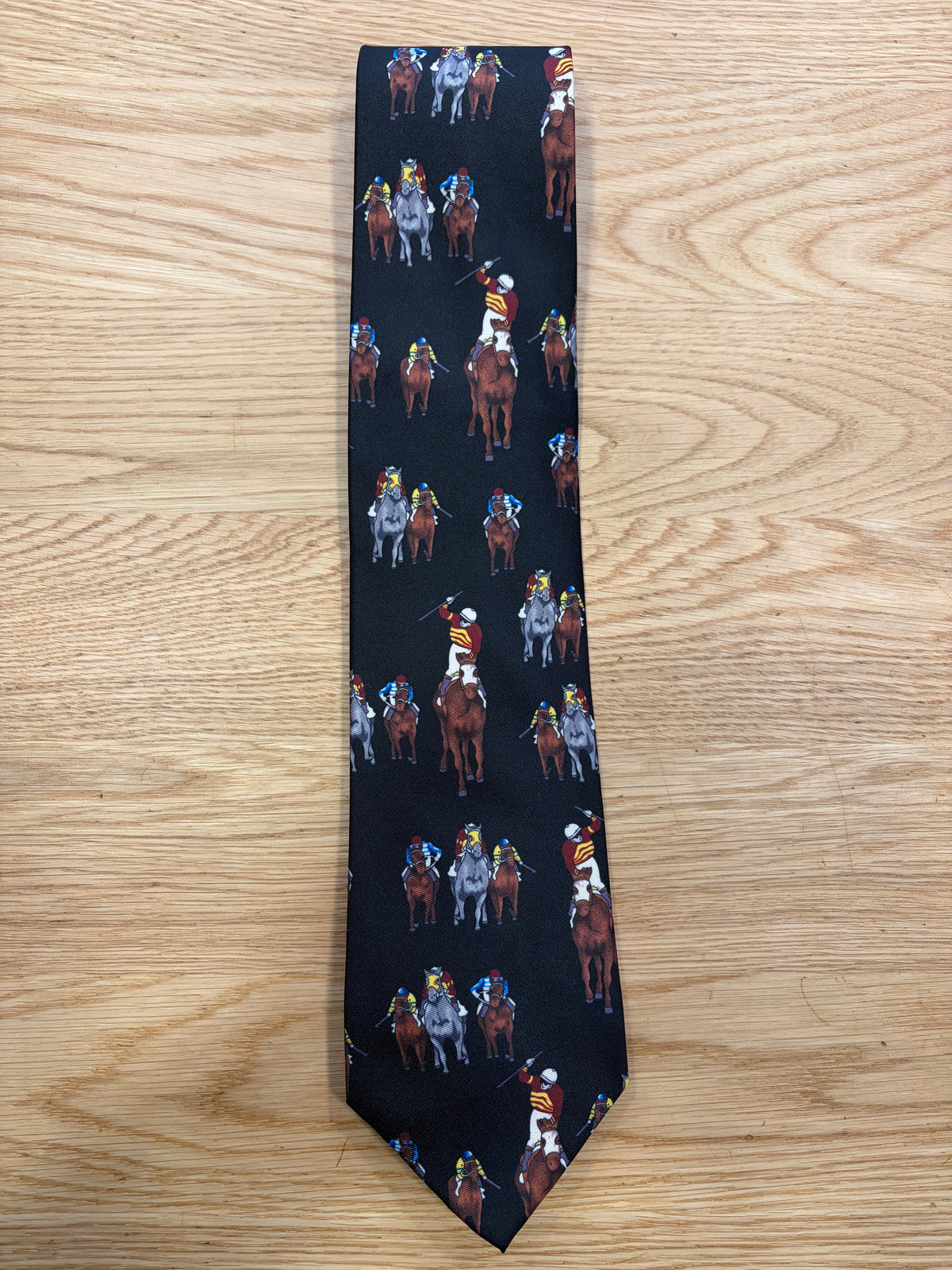 Cravatta inglese nera con giocatore di polo- English Black Horse racing Tie