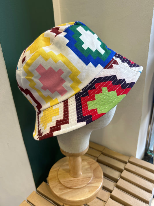Cappello alla pescatora inglese in cotone bianco a fantasia reversibile - Shop In London