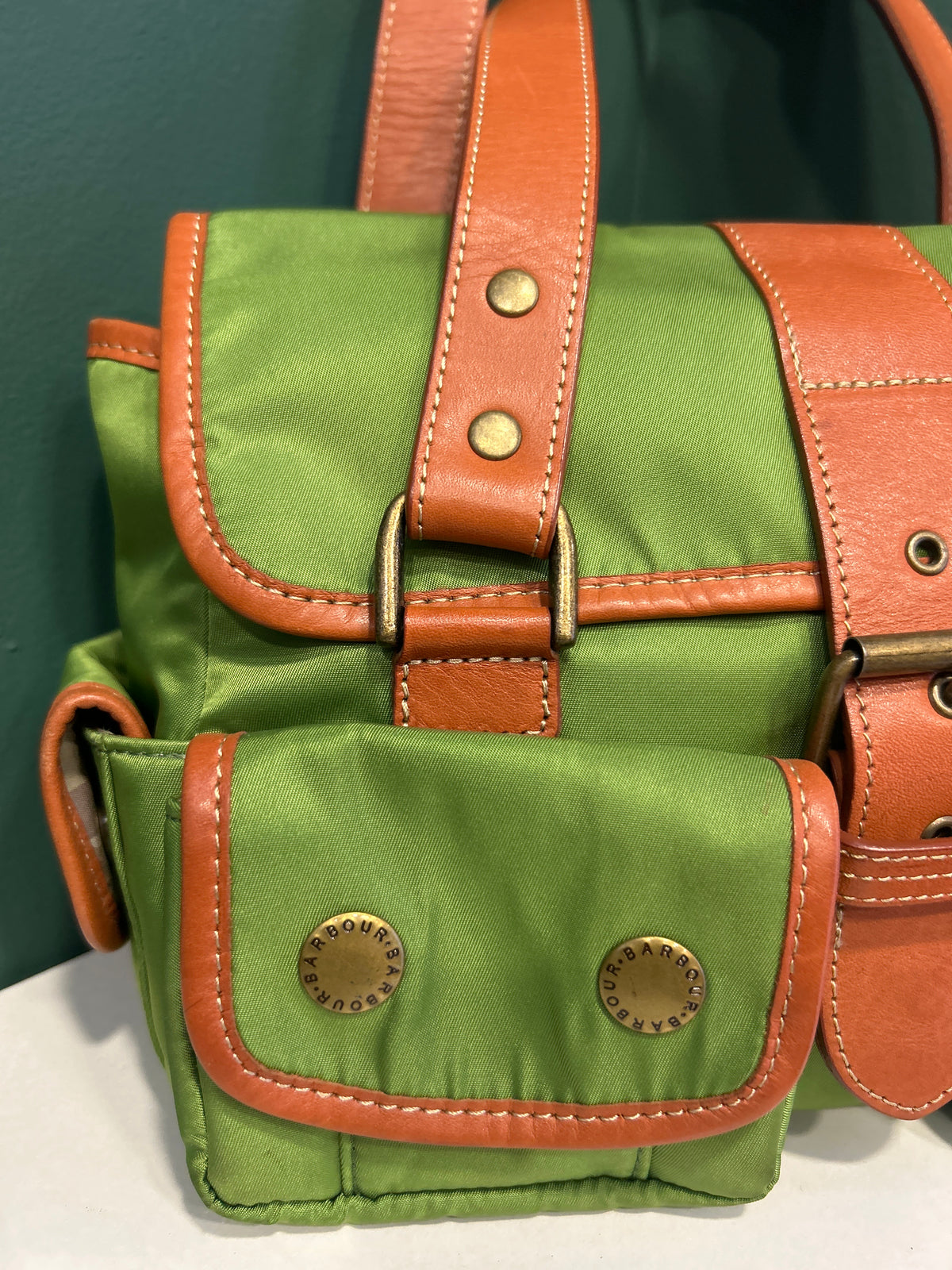 Borsa Barbour verde con inserti in pelle