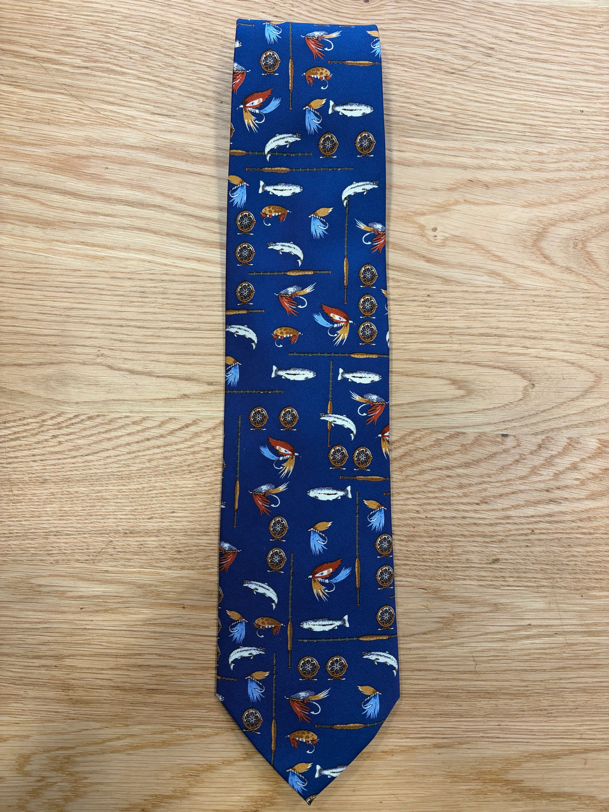 Cravatta inglese blu indigo in seta con scene di pesca- English Blue Fishing Silk Tie