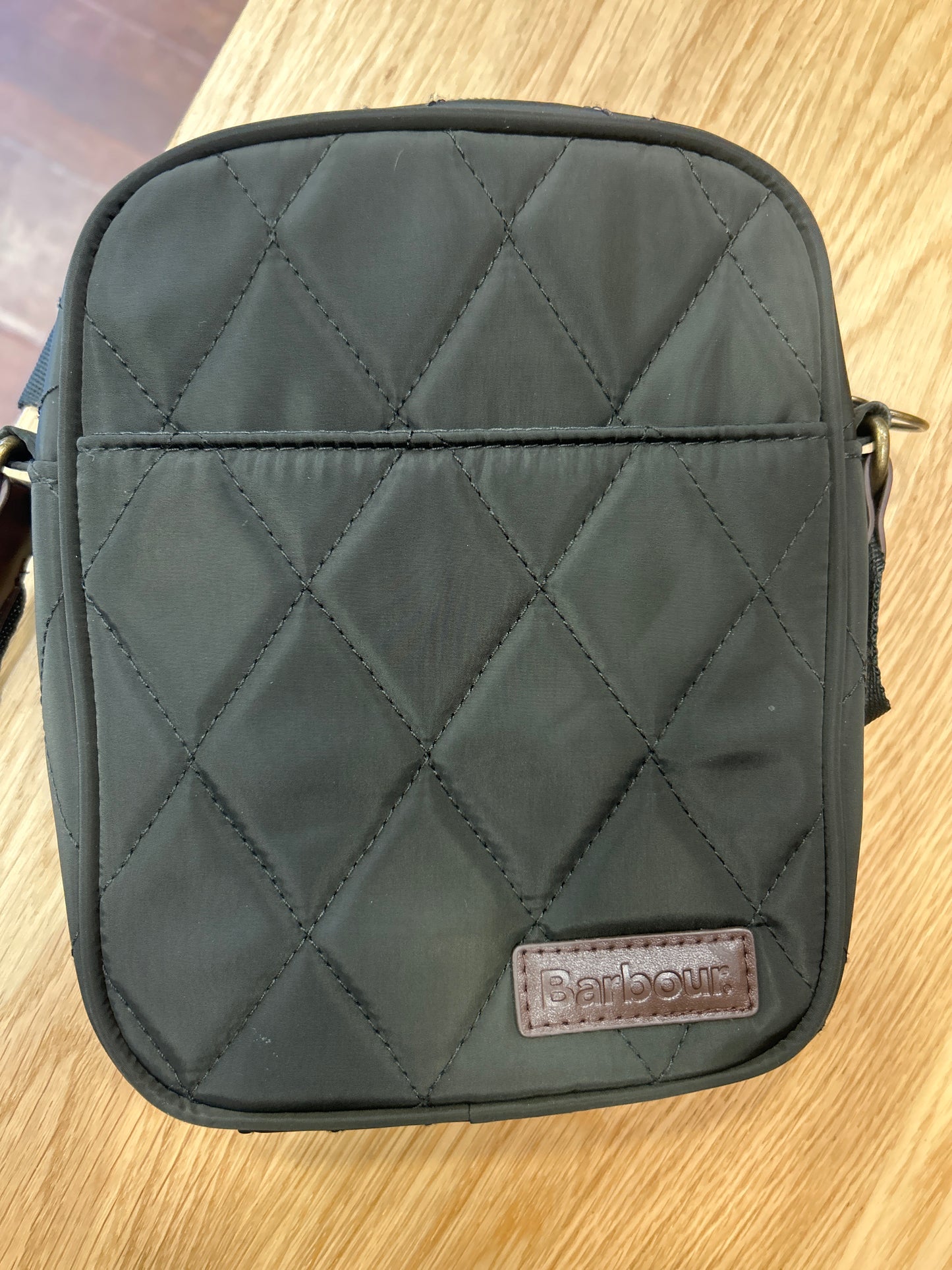 Borsa piccola trapuntata verde con tracolla - Shop In London