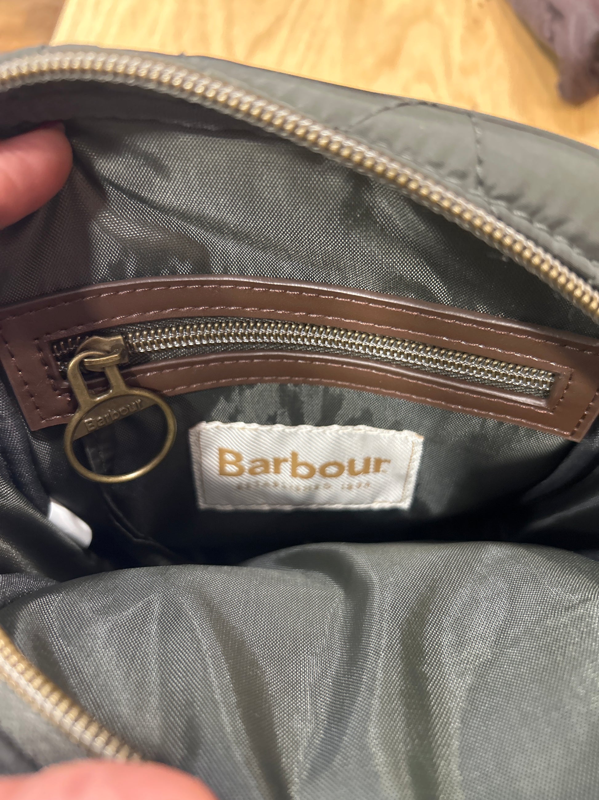 Borsa piccola trapuntata verde con tracolla - Shop In London