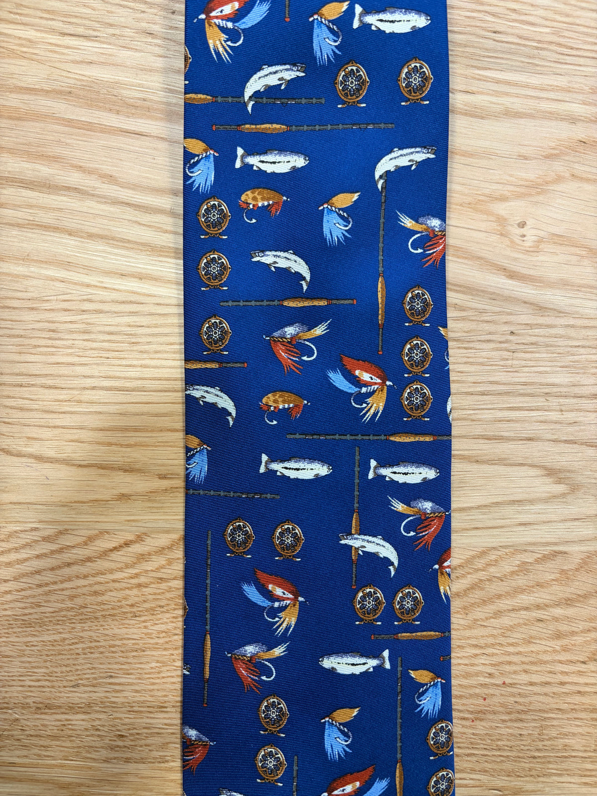 Cravatta inglese blu indigo in seta con scene di pesca- English Blue Fishing Silk Tie