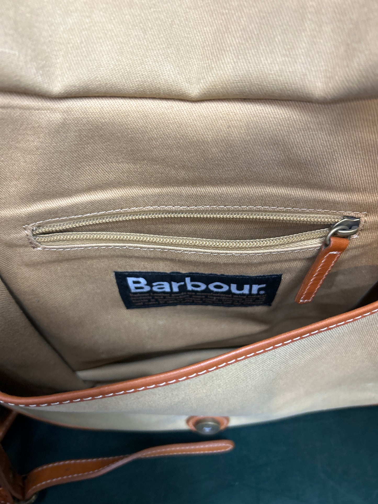 Borsa Barbour a tracolla beige con inserti in pelle