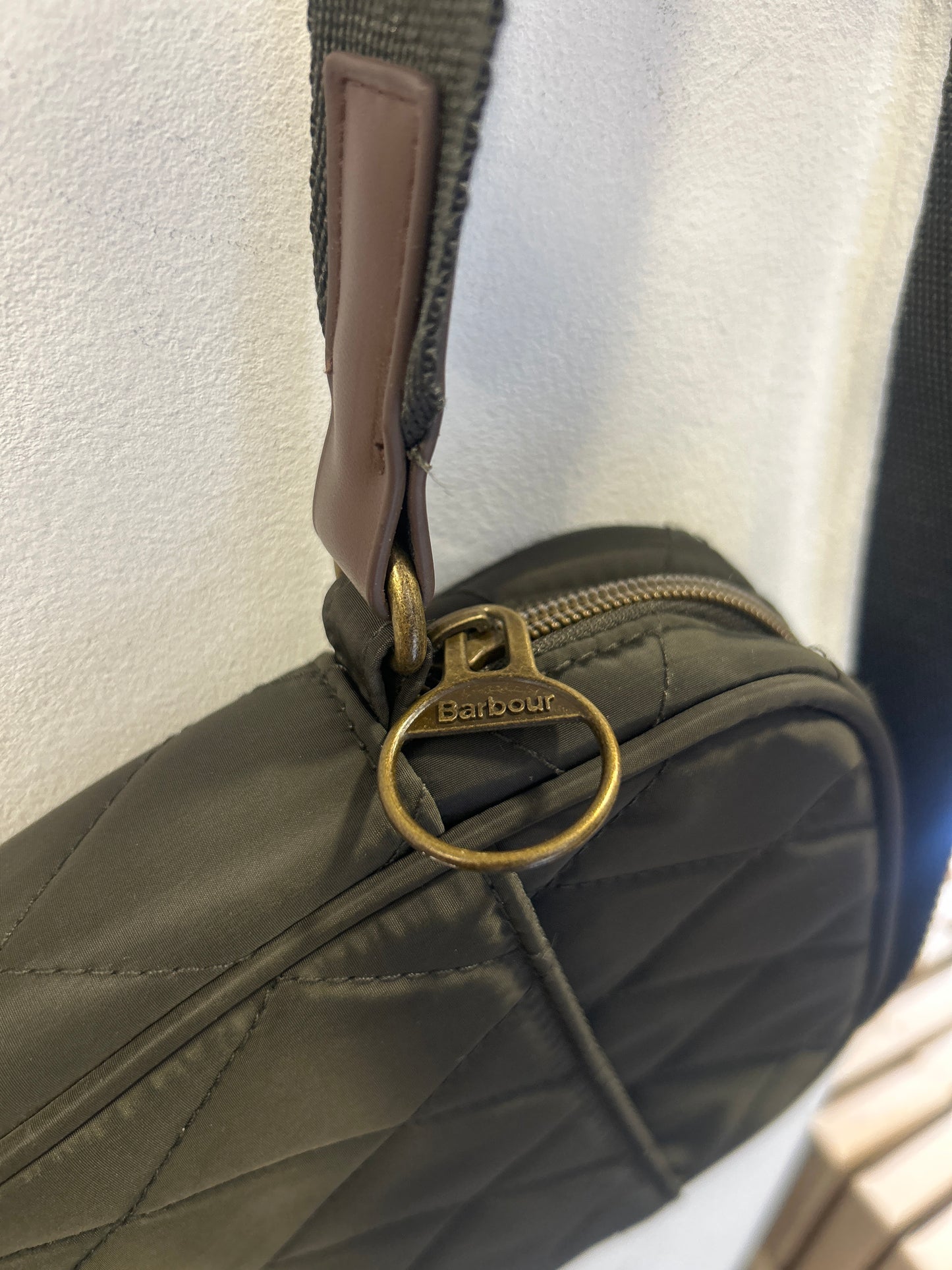 Borsa piccola trapuntata verde con tracolla - Shop In London