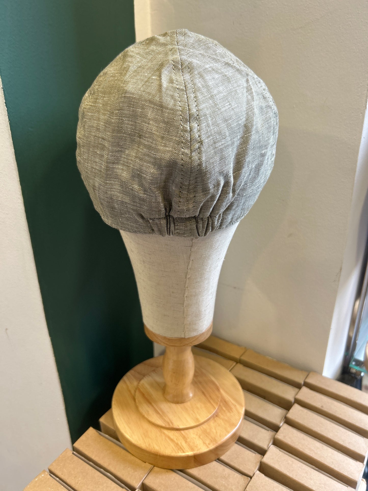 Coppola nuova inglese in lino verde chiaro - New English Duckbill in linen Light Green Color - Shop In London