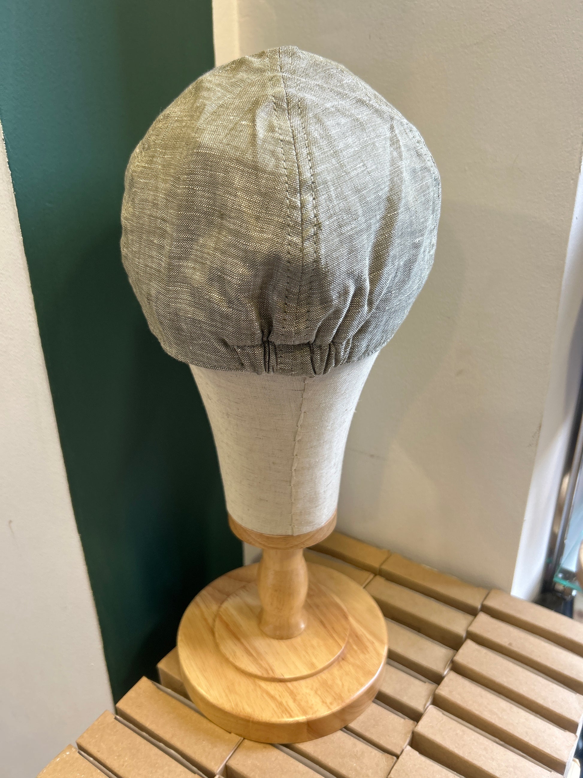 Coppola nuova inglese in lino verde chiaro - New English Duckbill in linen Light Green Color - Shop In London
