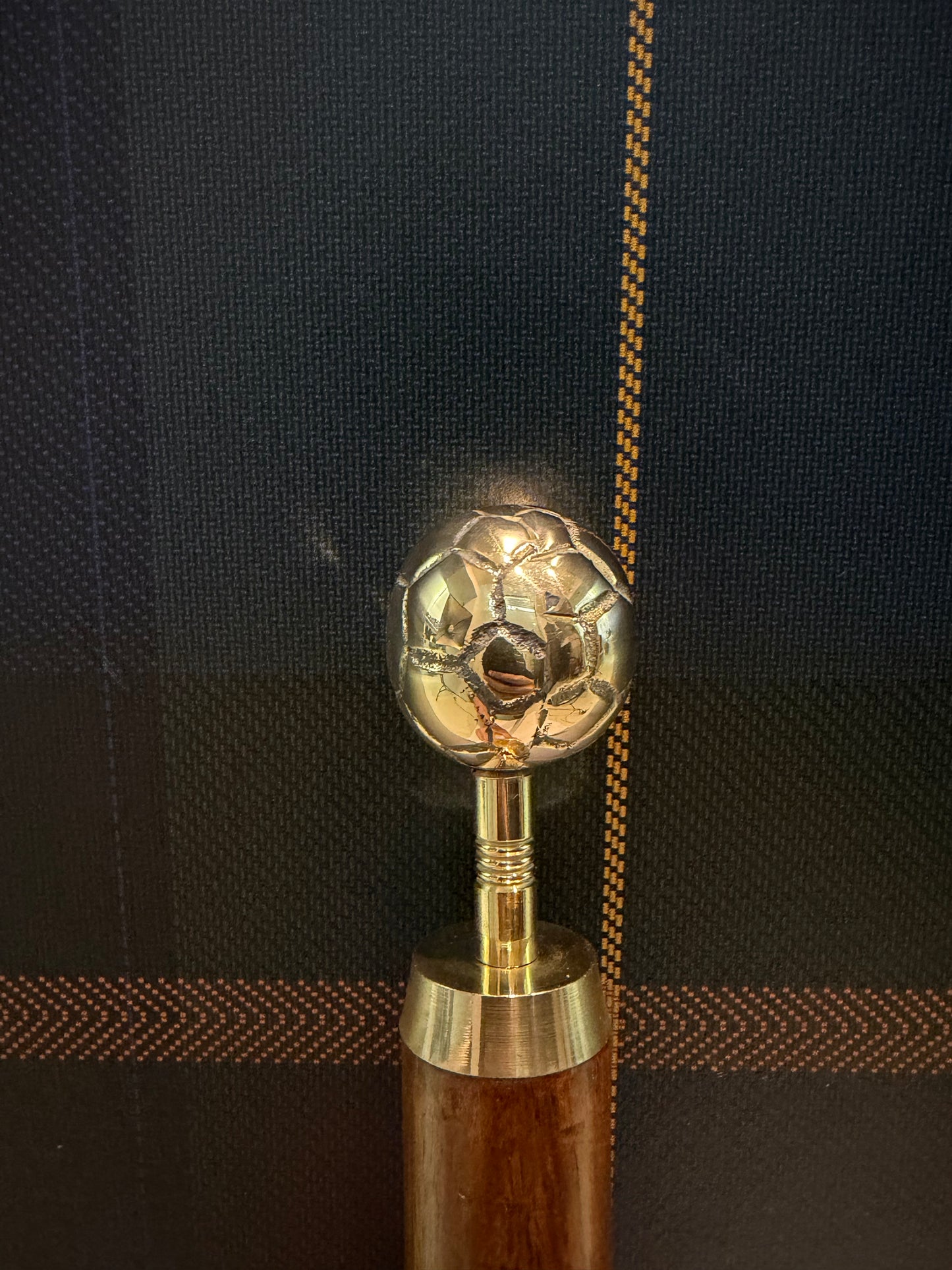 Calzascarpe in legno impugnatura con palla da calcio