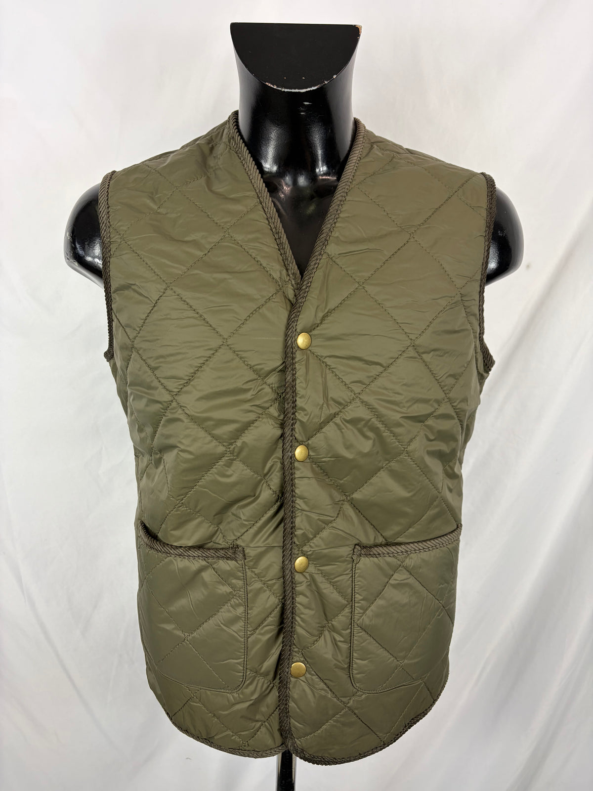 Gilet nuovo trapuntato verde by Shop in London con bordino in velluto