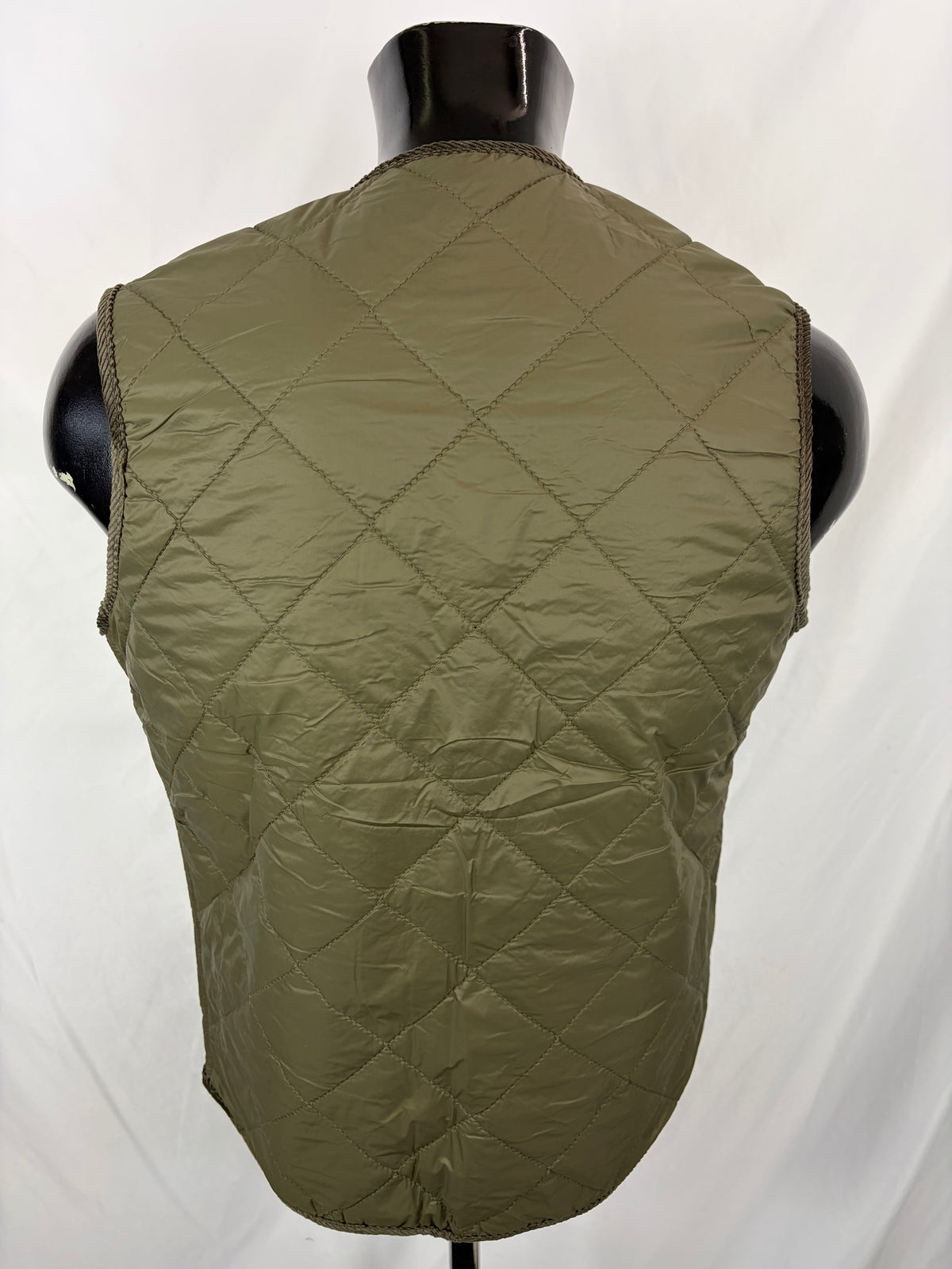 Gilet nuovo trapuntato verde by Shop in London con bordino in velluto