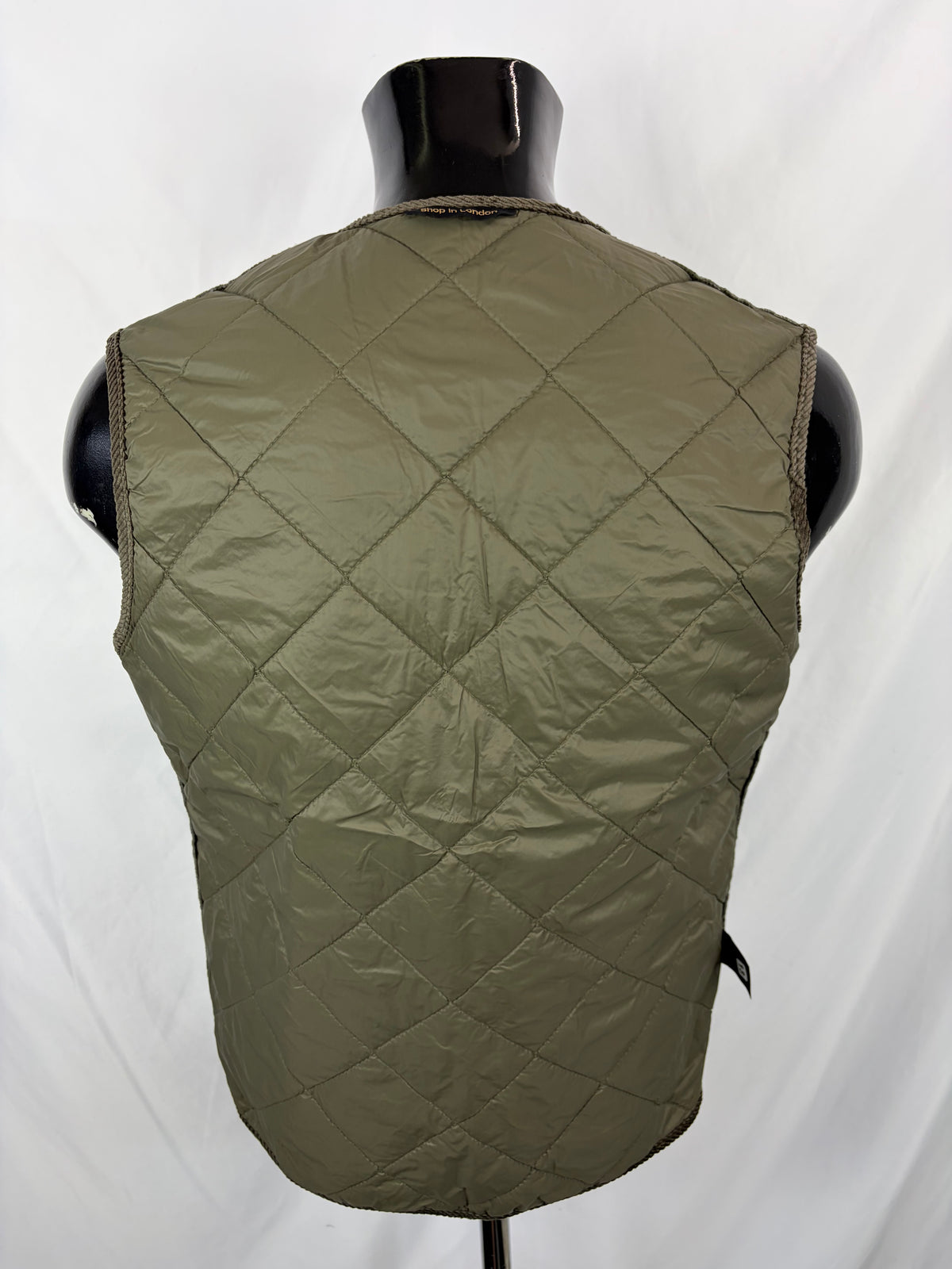 Gilet nuovo trapuntato verde by Shop in London con bordino in velluto