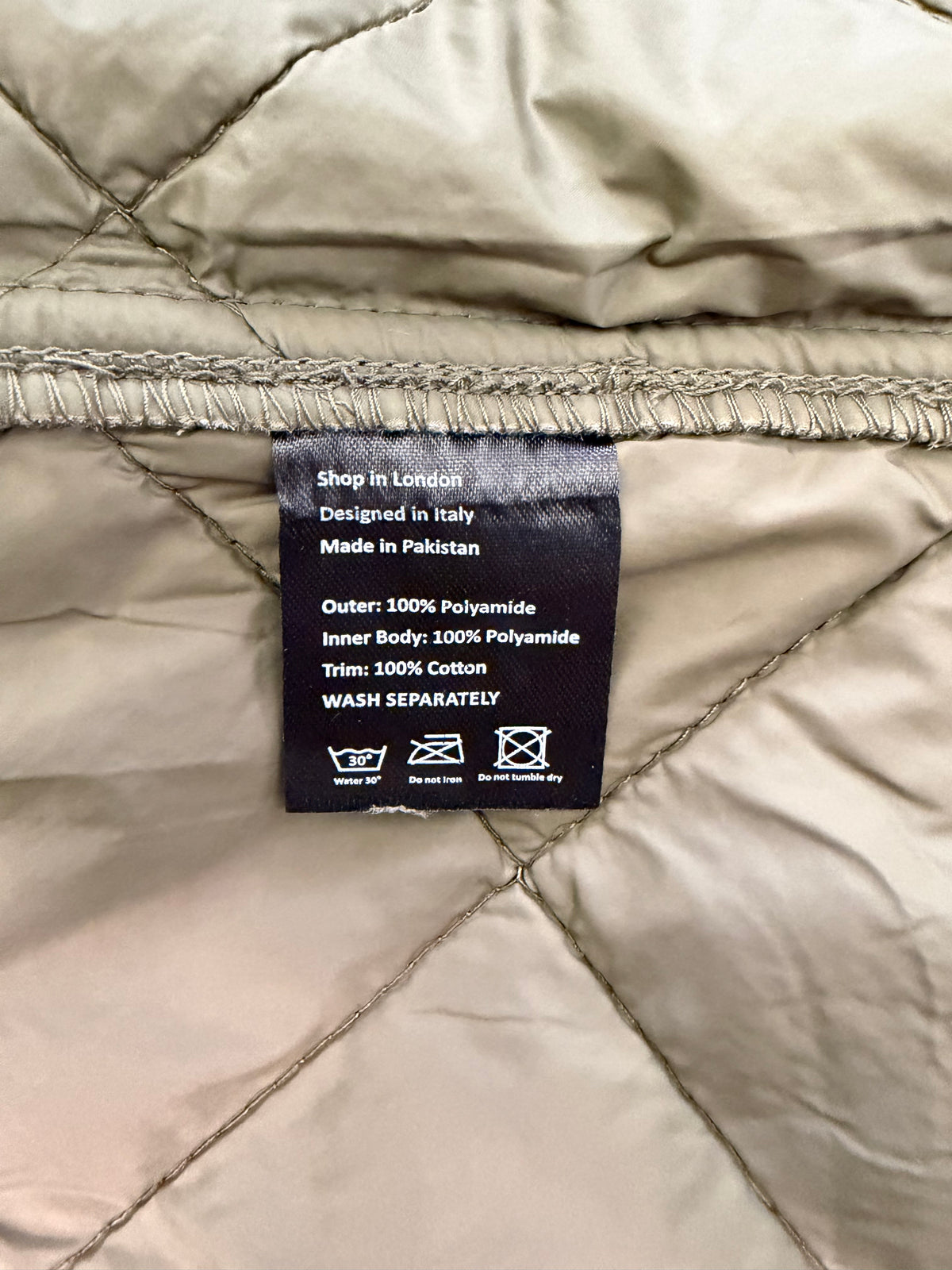 Gilet nuovo trapuntato verde by Shop in London con bordino in velluto