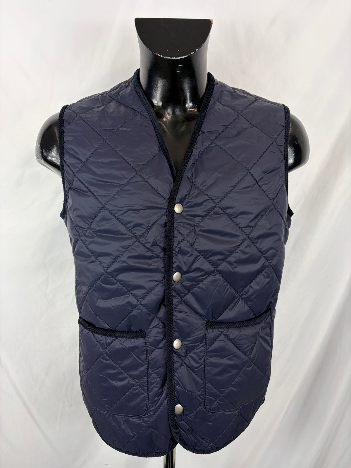 Gilet nuovo trapuntato blu by Shop in London con bordino in velluto