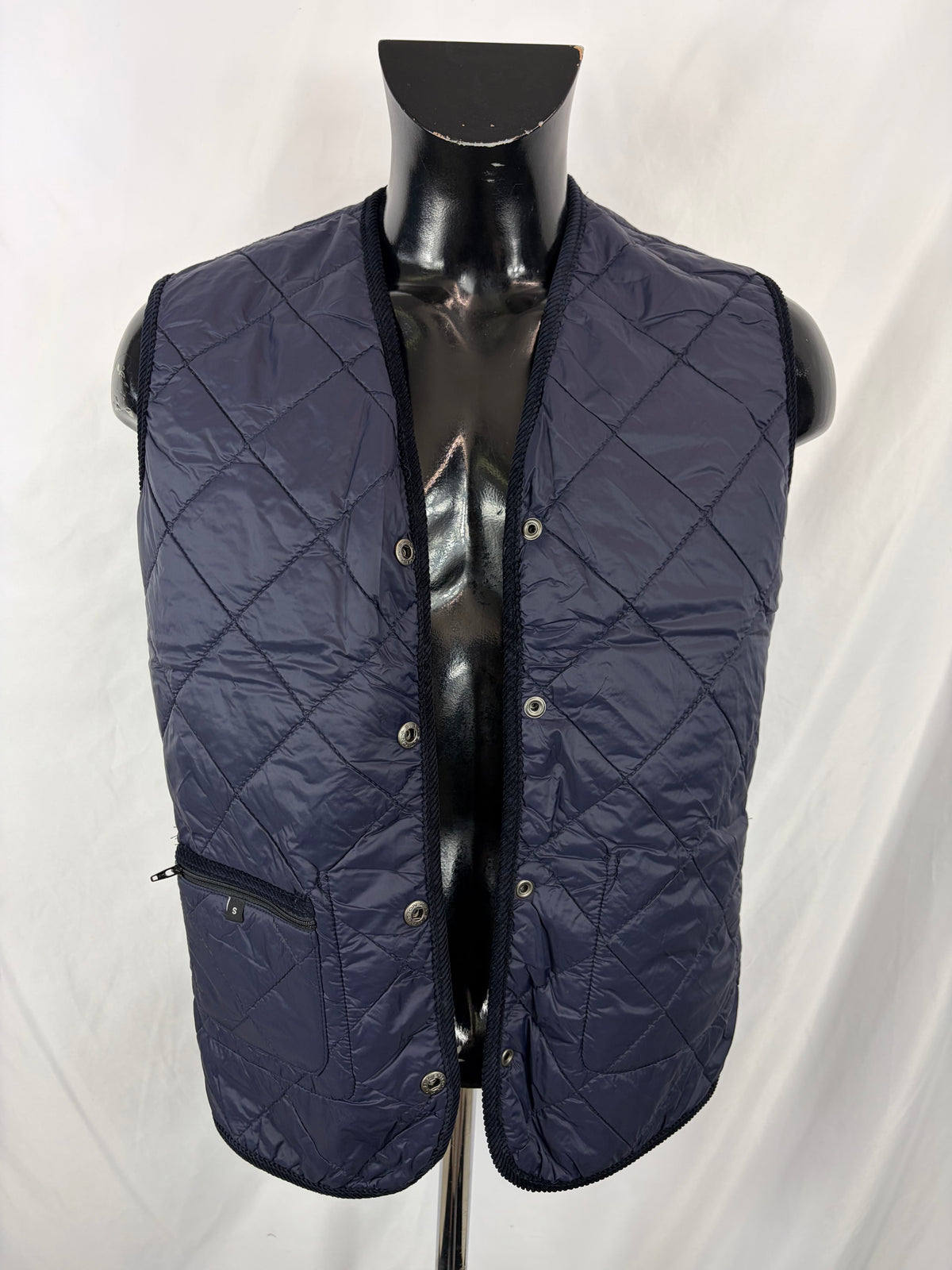 Gilet nuovo trapuntato blu by Shop in London con bordino in velluto