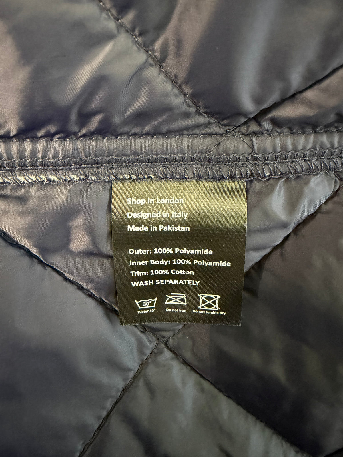 Gilet nuovo trapuntato blu by Shop in London con bordino in velluto