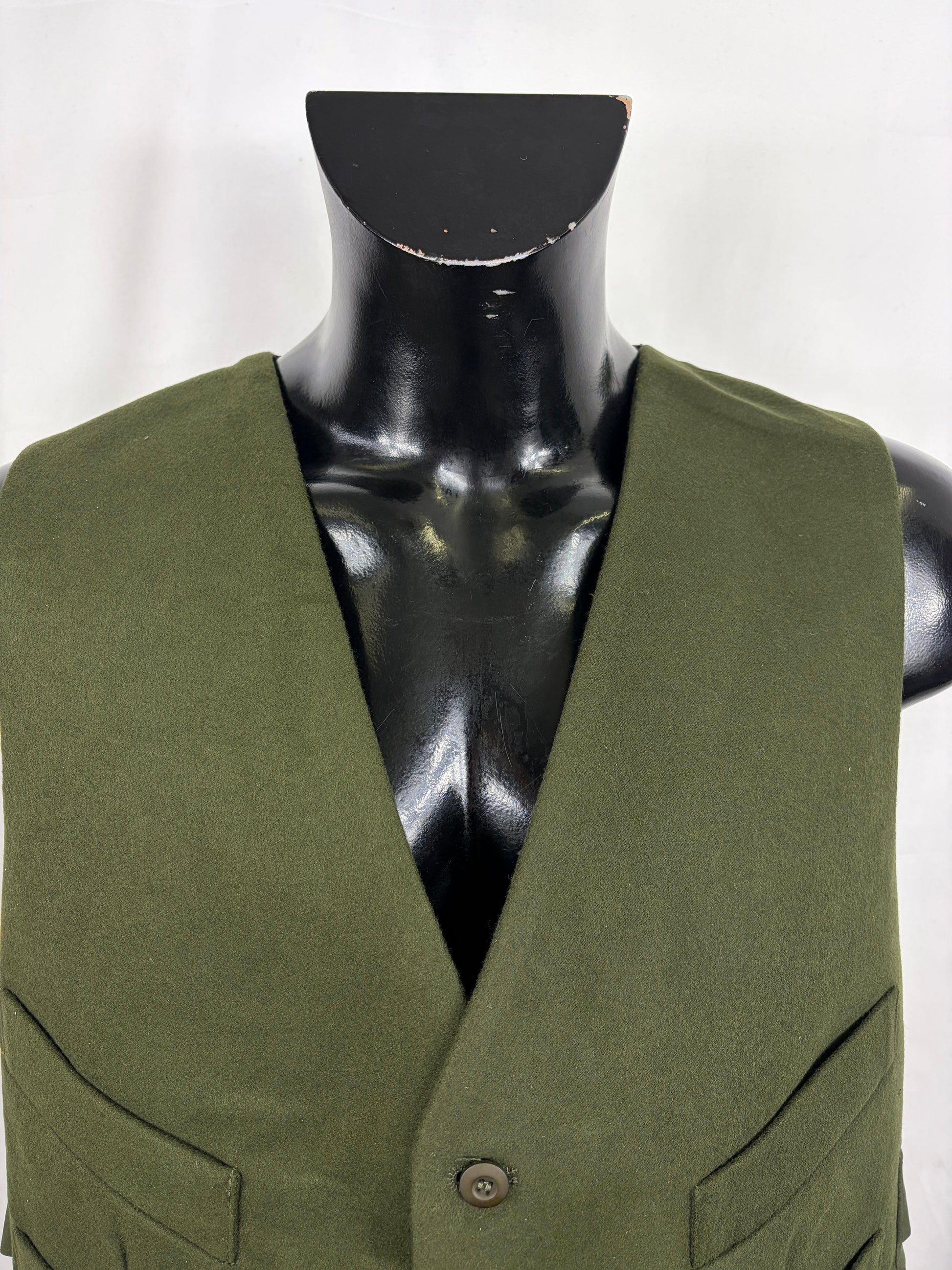 Gilet nuovo da uomo in fustagno verde scuro con bottoni - Man's Moleskin Waistcoat Dark Sage - Shop In London