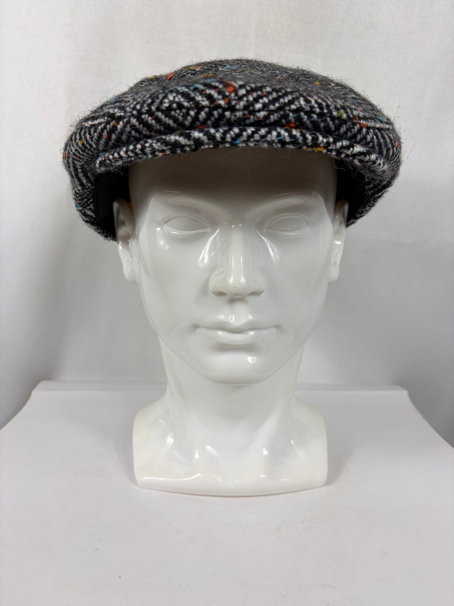 Coppola nuova inglese in lana bianca e nera a spina di pesce  Wool Black White Herringbone Flat Cap