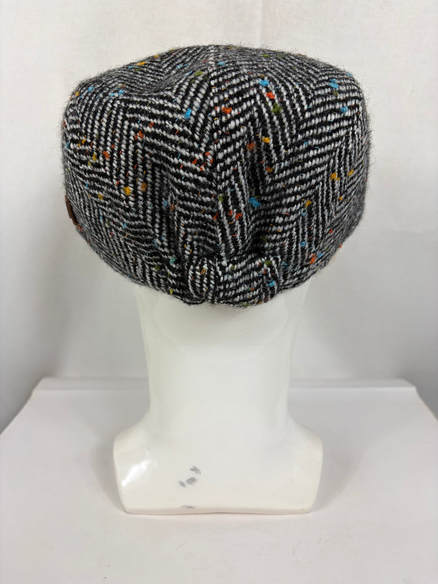 Coppola nuova inglese in lana bianca e nera a spina di pesce  Wool Black White Herringbone Flat Cap