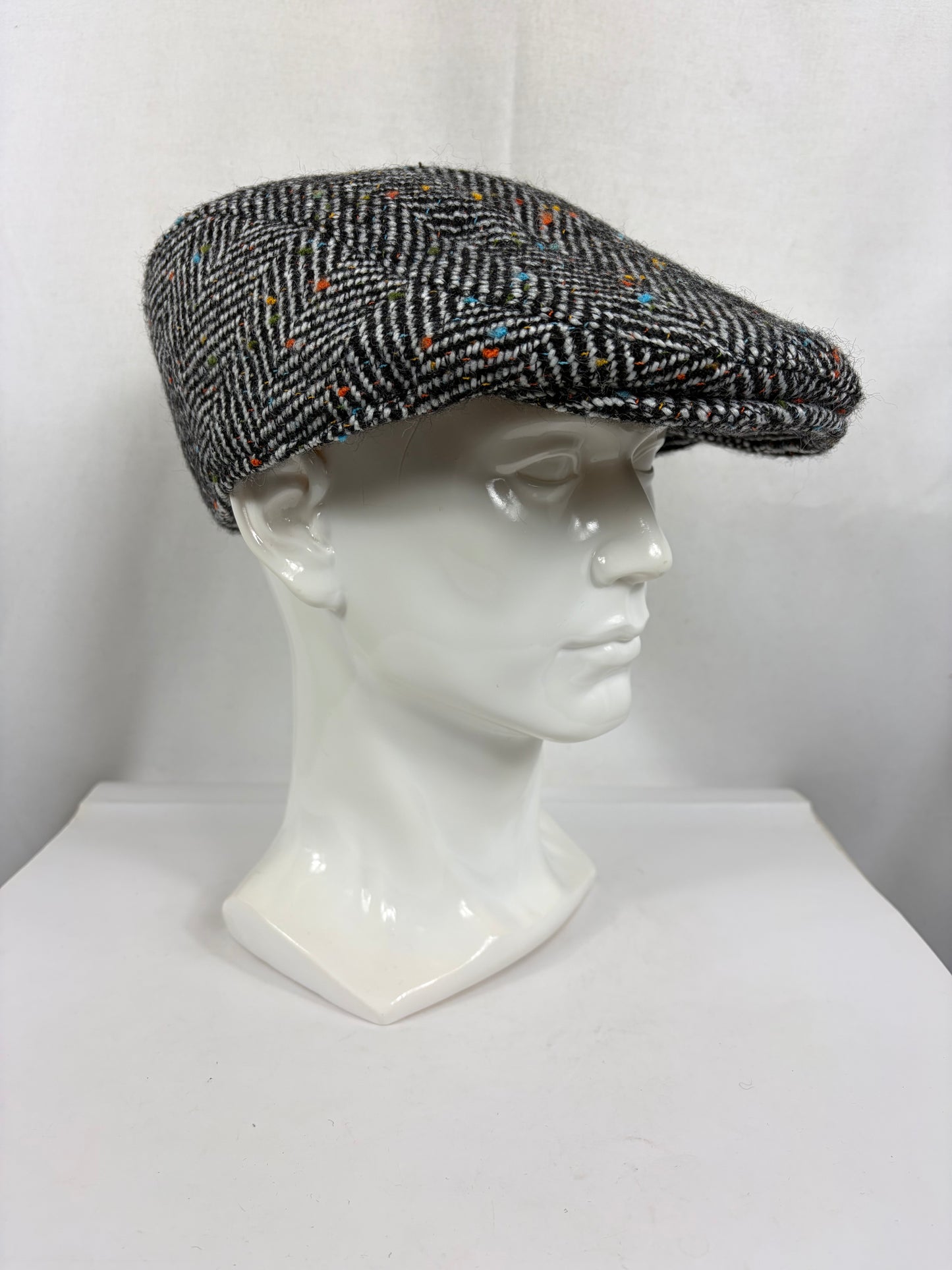 Coppola nuova inglese in lana bianca e nera a spina di pesce  Wool Black White Herringbone Flat Cap