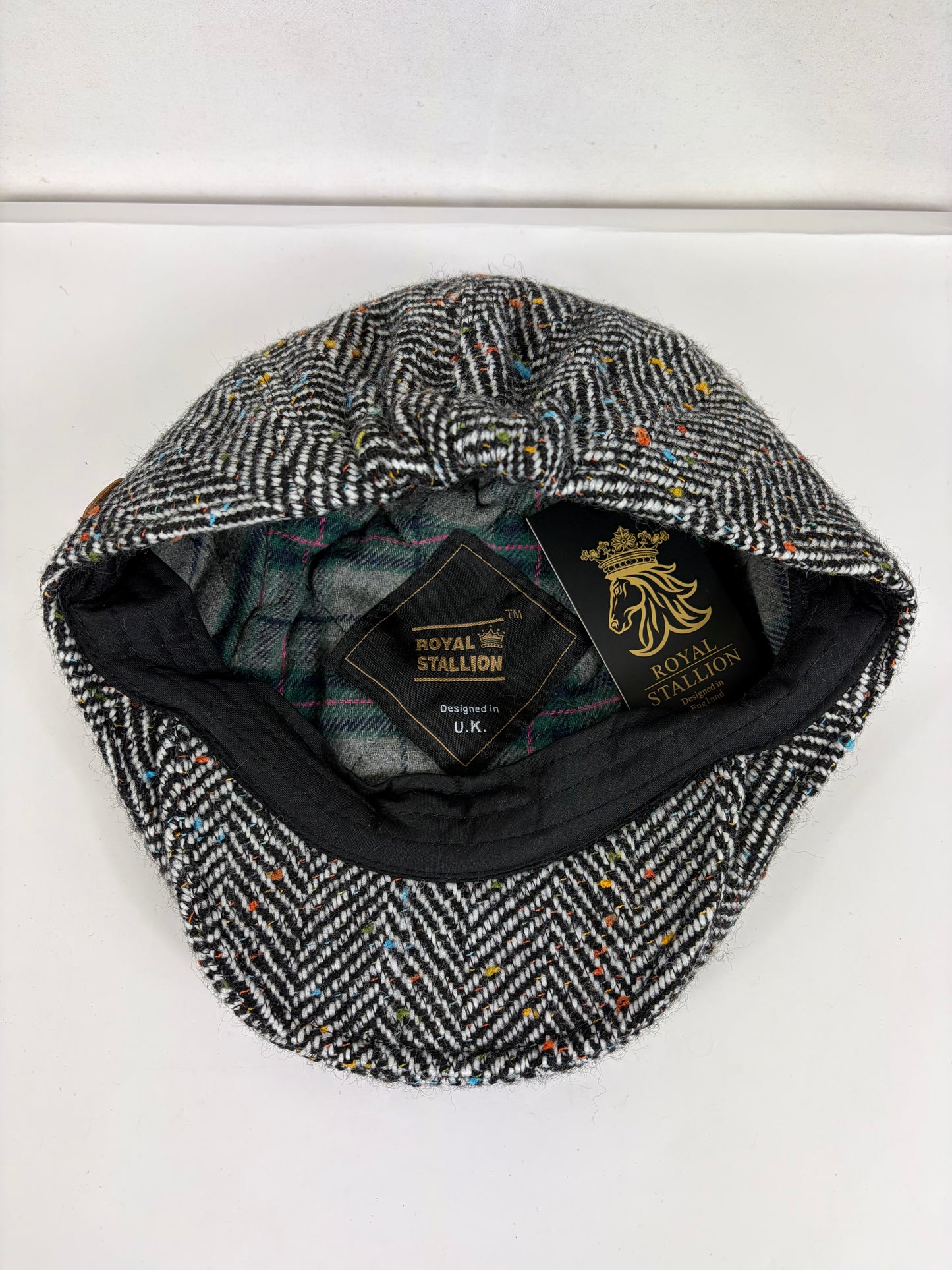 Coppola nuova inglese in lana bianca e nera a spina di pesce  Wool Black White Herringbone Flat Cap