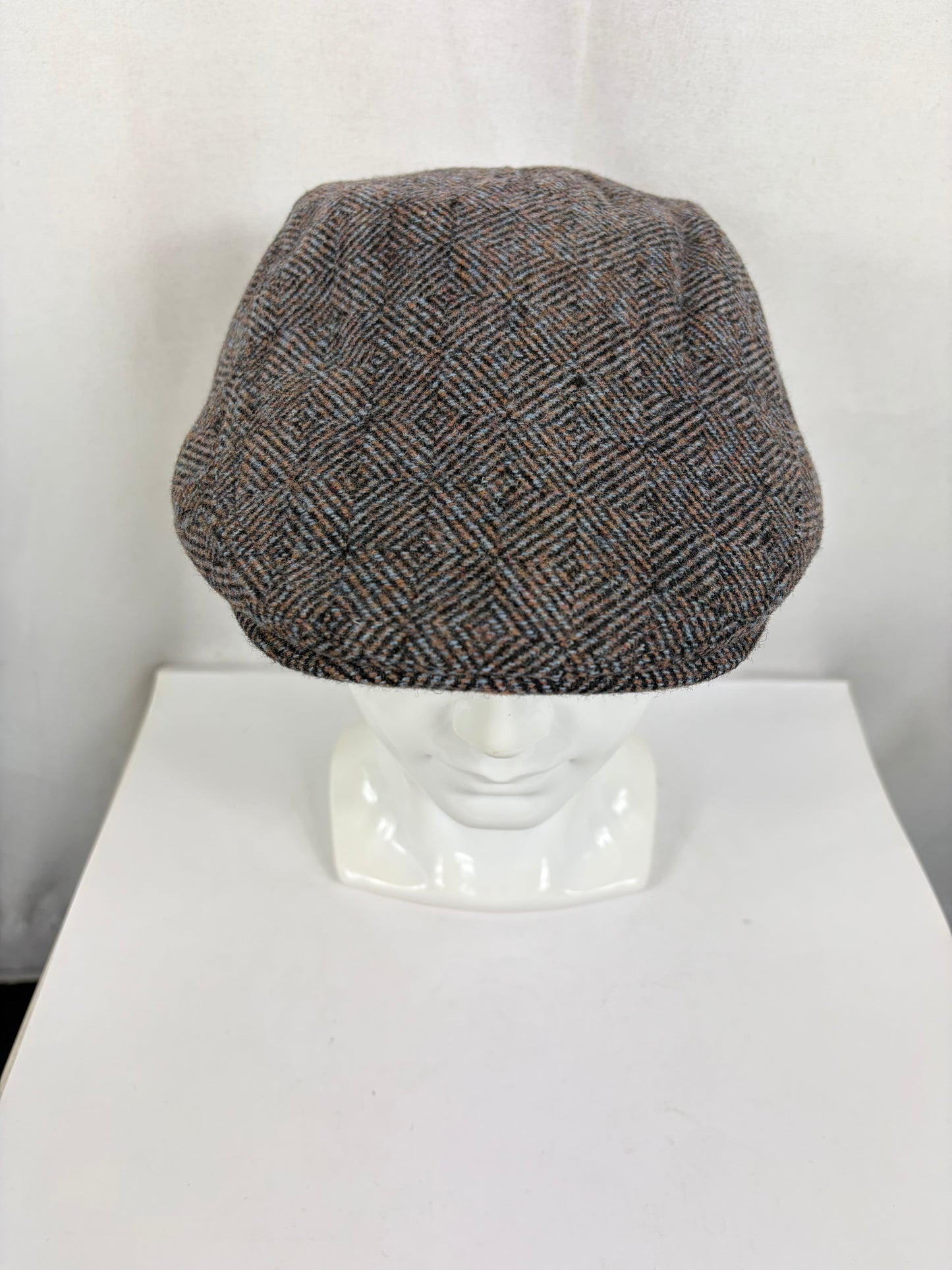 Coppola nuova inglese in lana a spina di pesce grigia con dettagli colorati  Wool Grey Herringbone Flat Cap